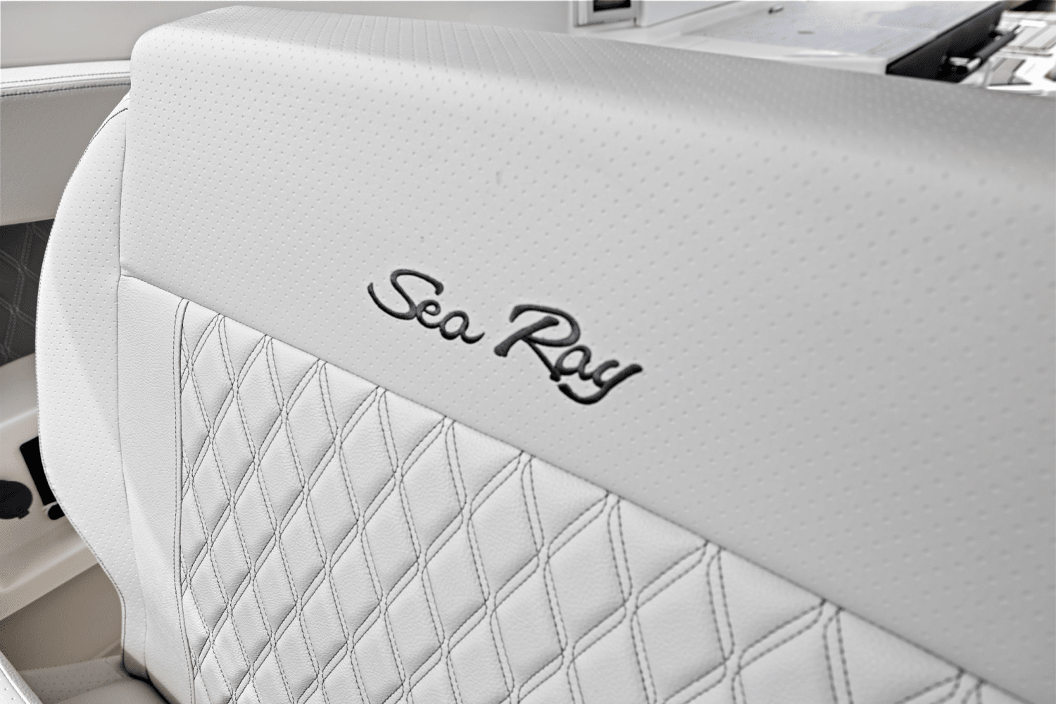 2025 Sea Ray SLX 350 Outboard Image Thumbnail #24