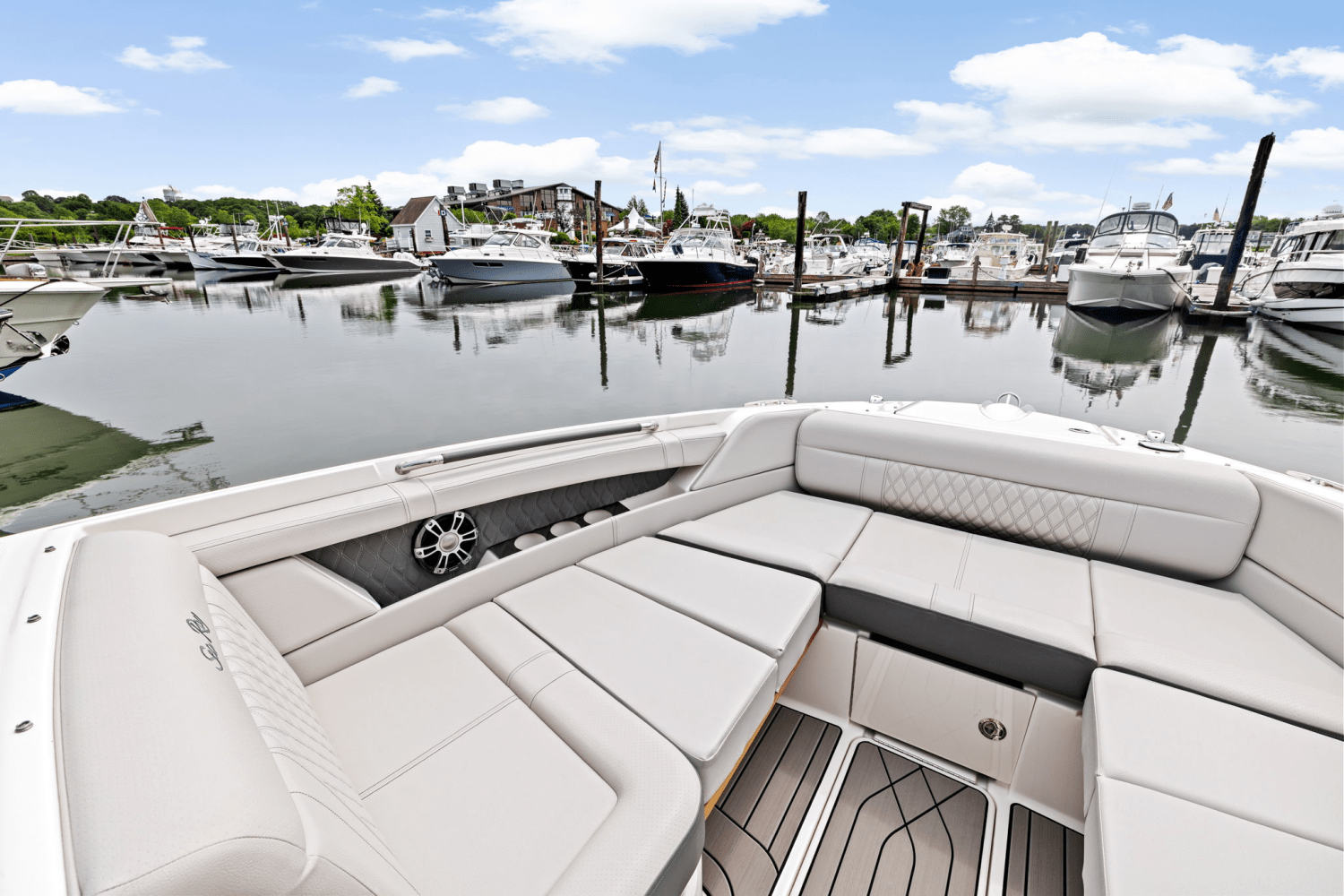 2025 Sea Ray SLX 350 Outboard Image Thumbnail #42