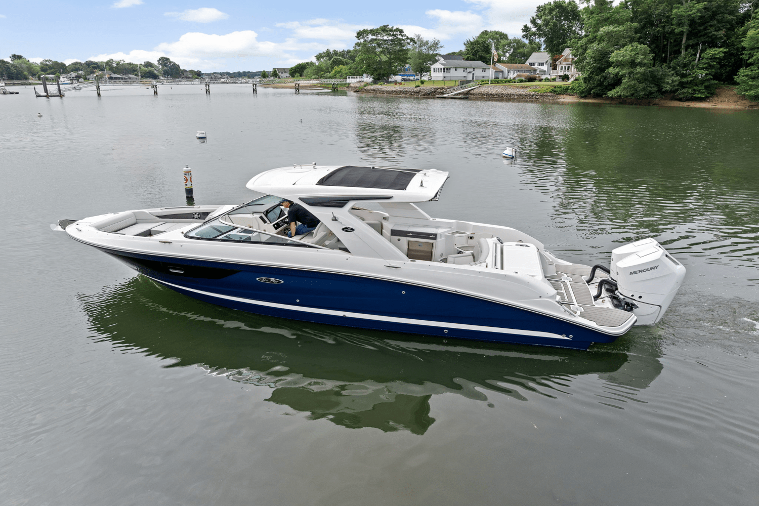 2025 Sea Ray SLX 350 Outboard Image Thumbnail #57