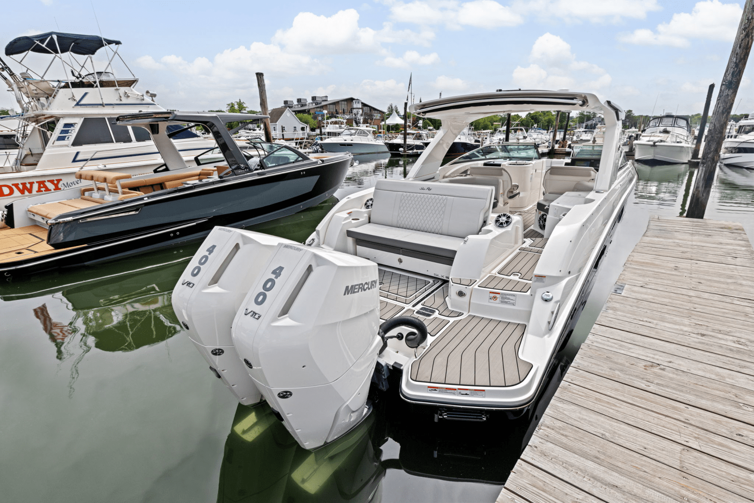 2025 Sea Ray SLX 350 Outboard Image Thumbnail #6