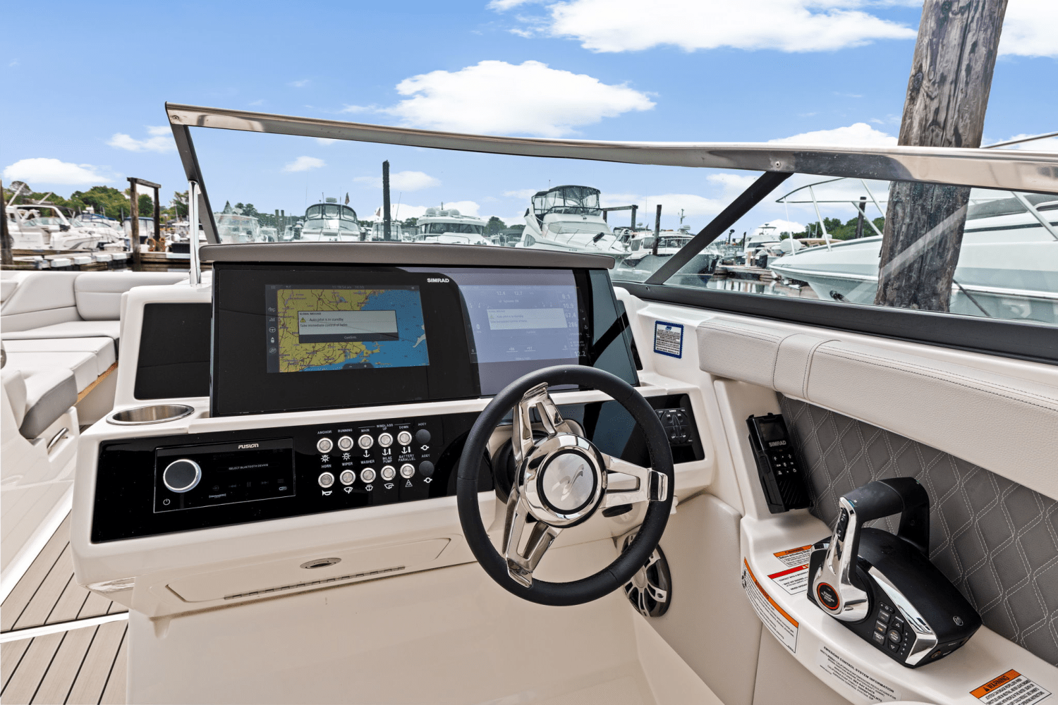 2025 Sea Ray SLX 350 Outboard Image Thumbnail #26