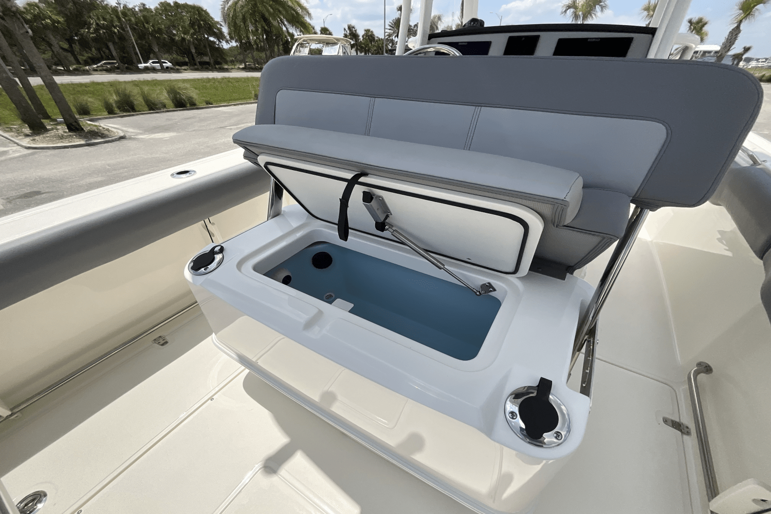 2025 Boston Whaler 230 Outrage Image Thumbnail #15