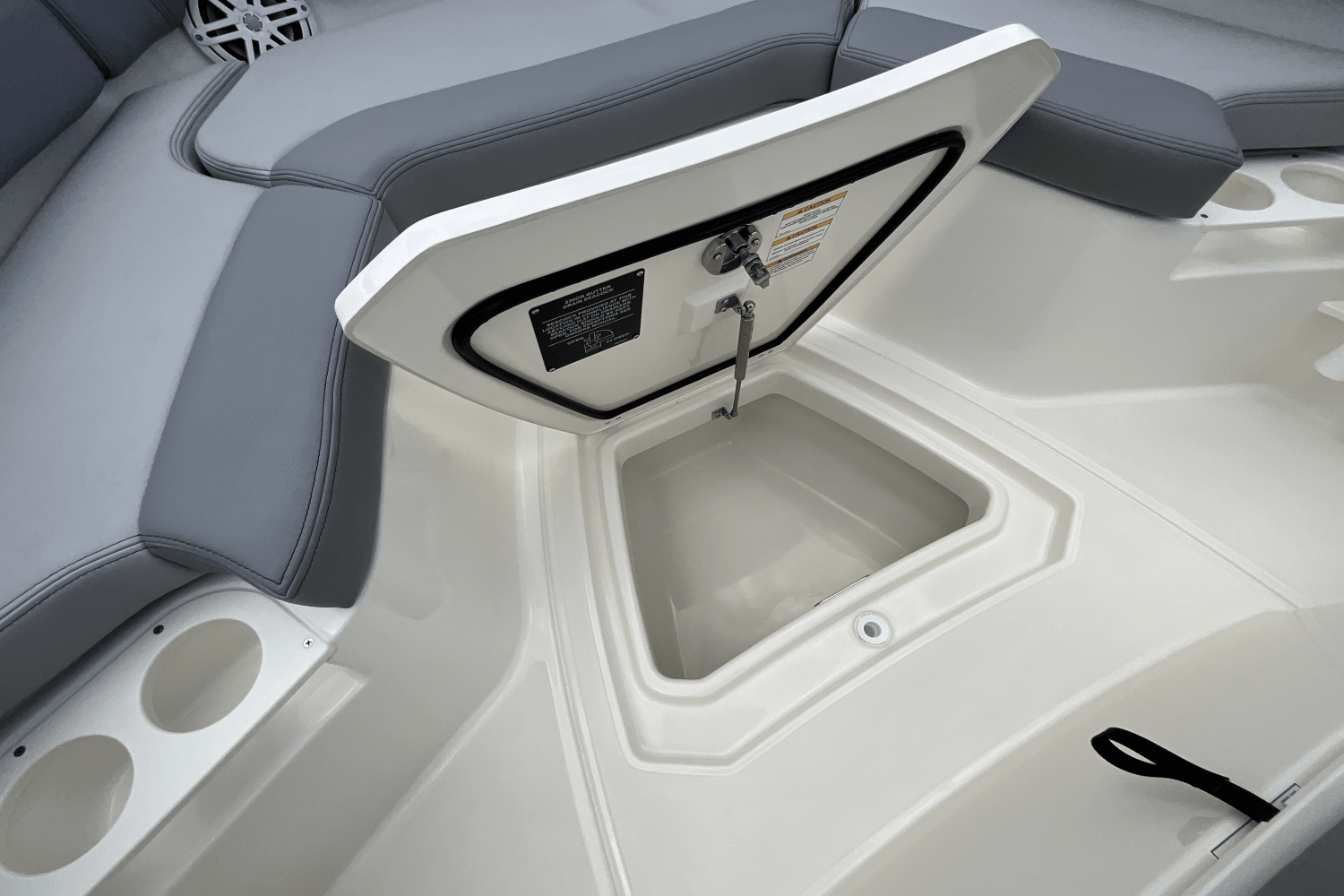 2025 Boston Whaler 230 Outrage Image Thumbnail #17
