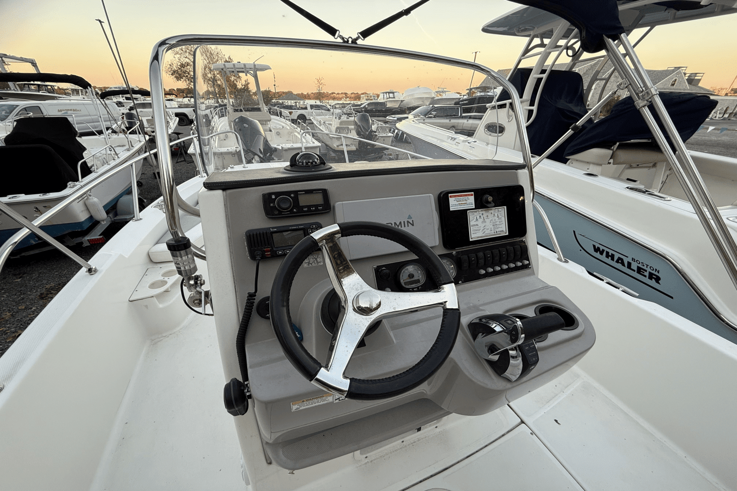 2014 Boston Whaler 210 DAUNTLESS Image Thumbnail #7