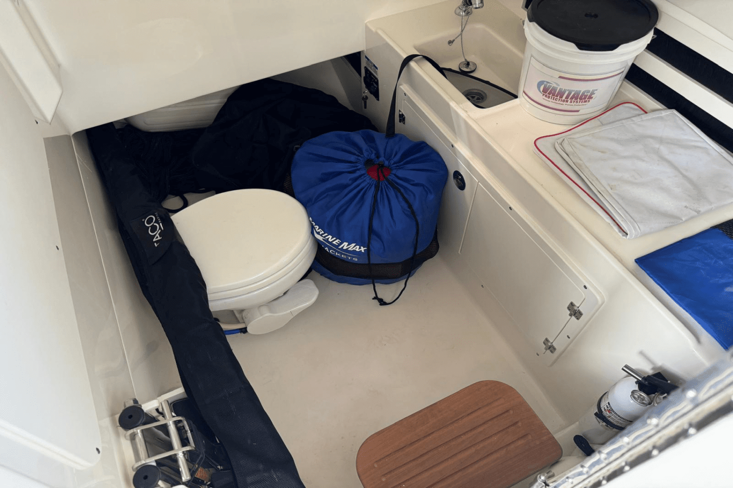 2024 Boston Whaler 330 OUTRAGE Image Thumbnail #33