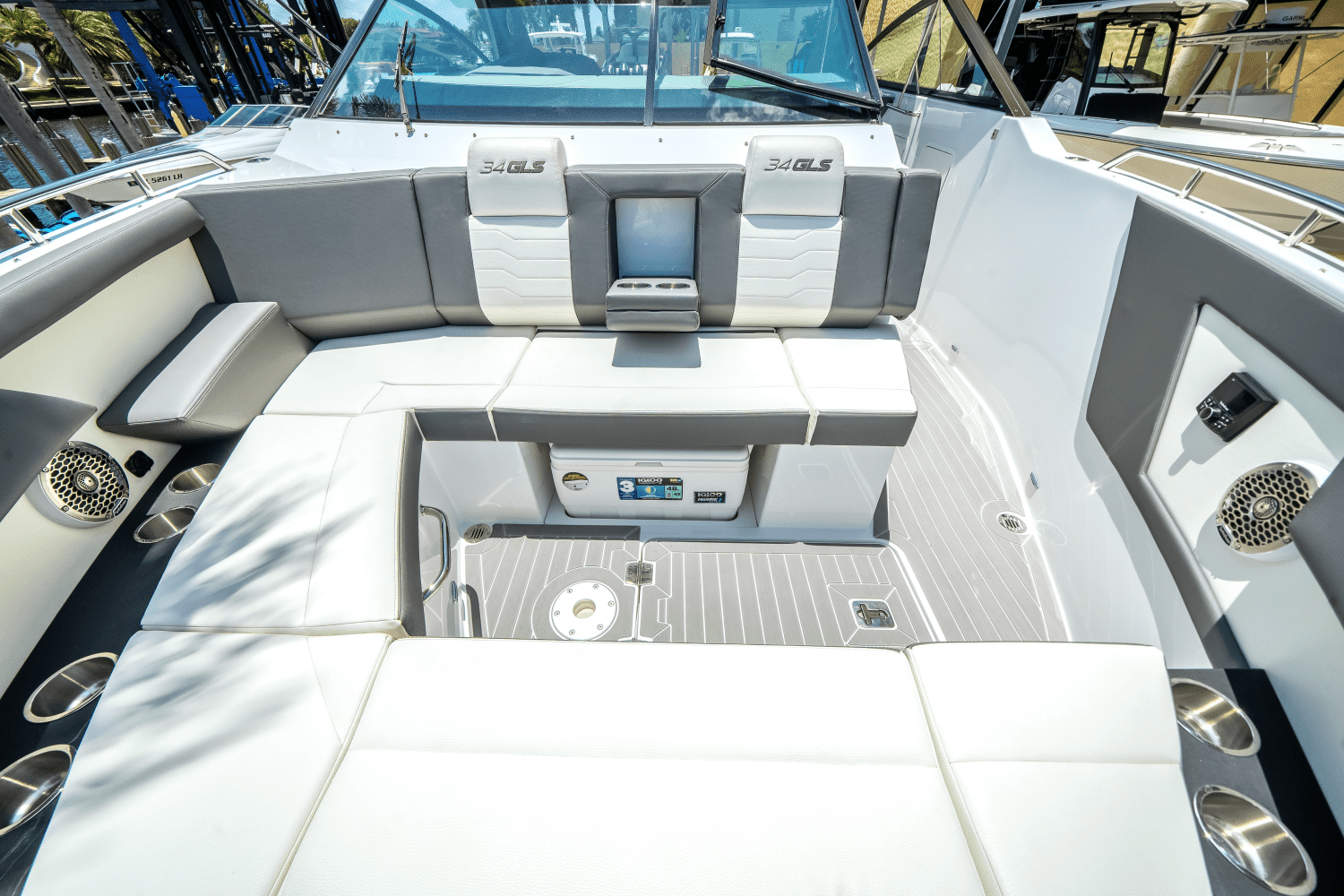 2023 Cruisers Yachts 34 GLS OUTBOARD Image Thumbnail #15