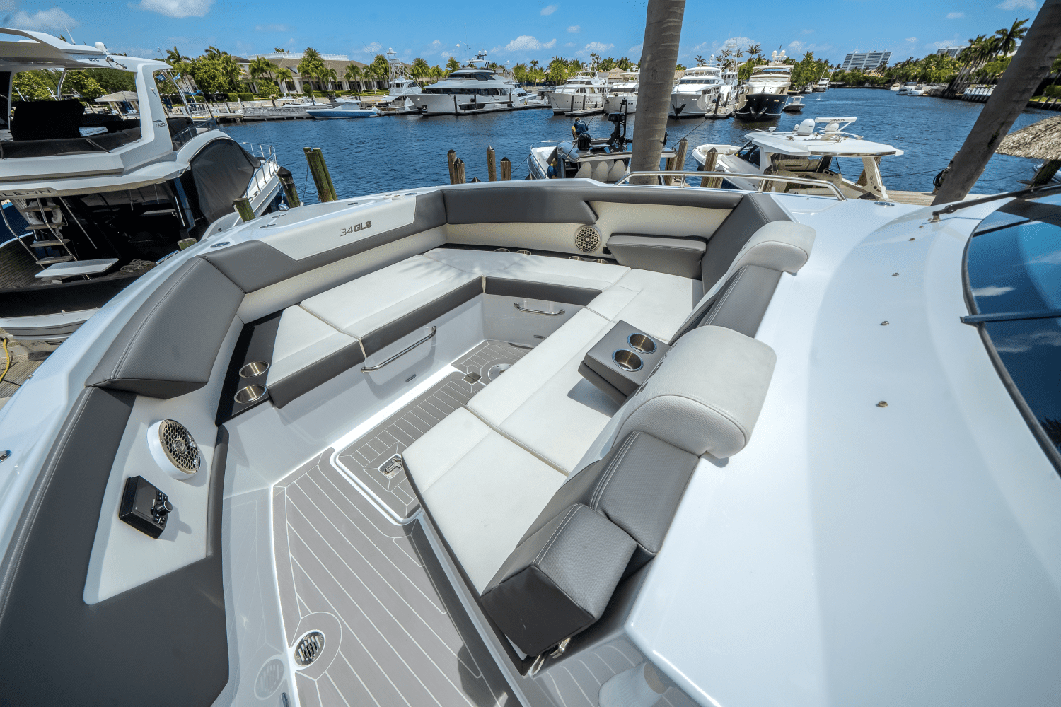 2023 Cruisers Yachts 34 GLS OUTBOARD Image Thumbnail #14