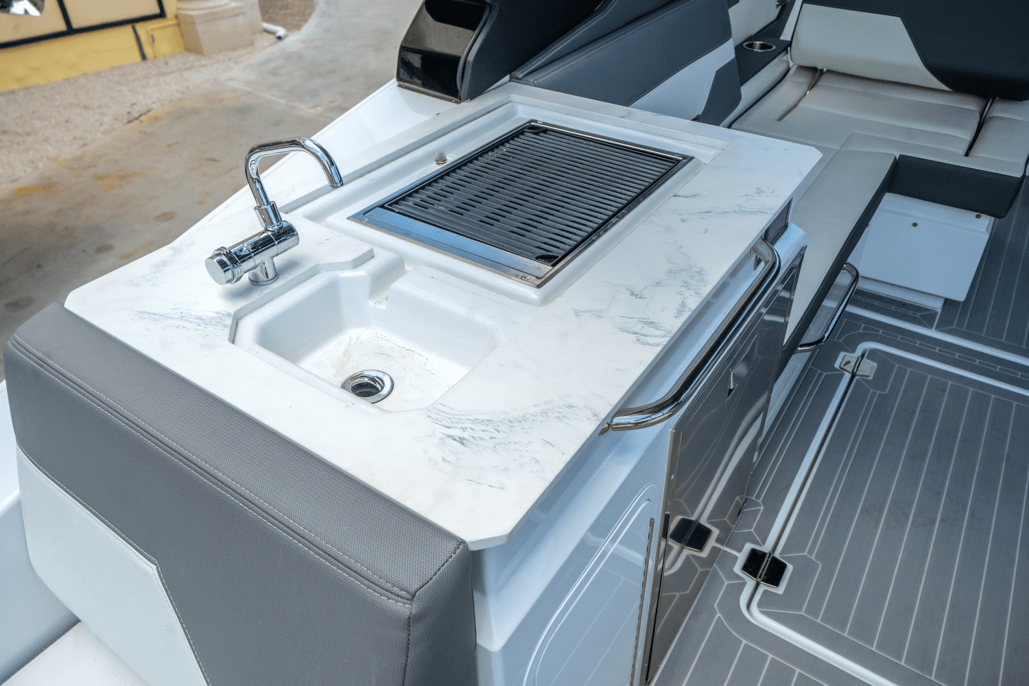 2023 Cruisers Yachts 34 GLS OUTBOARD Image Thumbnail #8