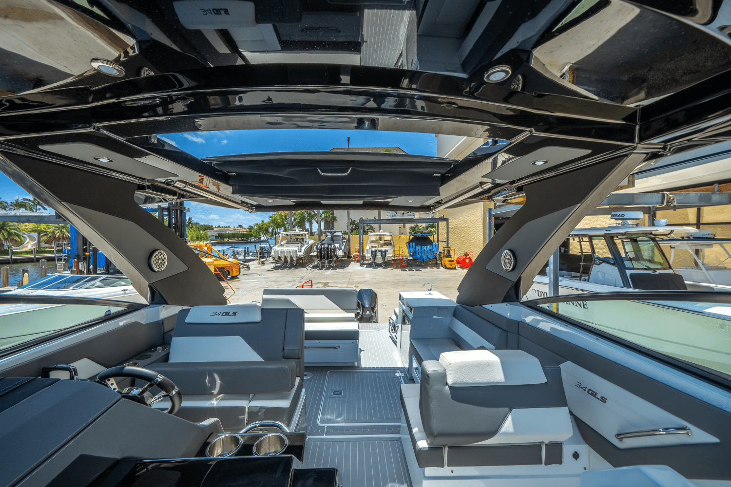 2023 Cruisers Yachts 34 GLS OUTBOARD Image Thumbnail #10