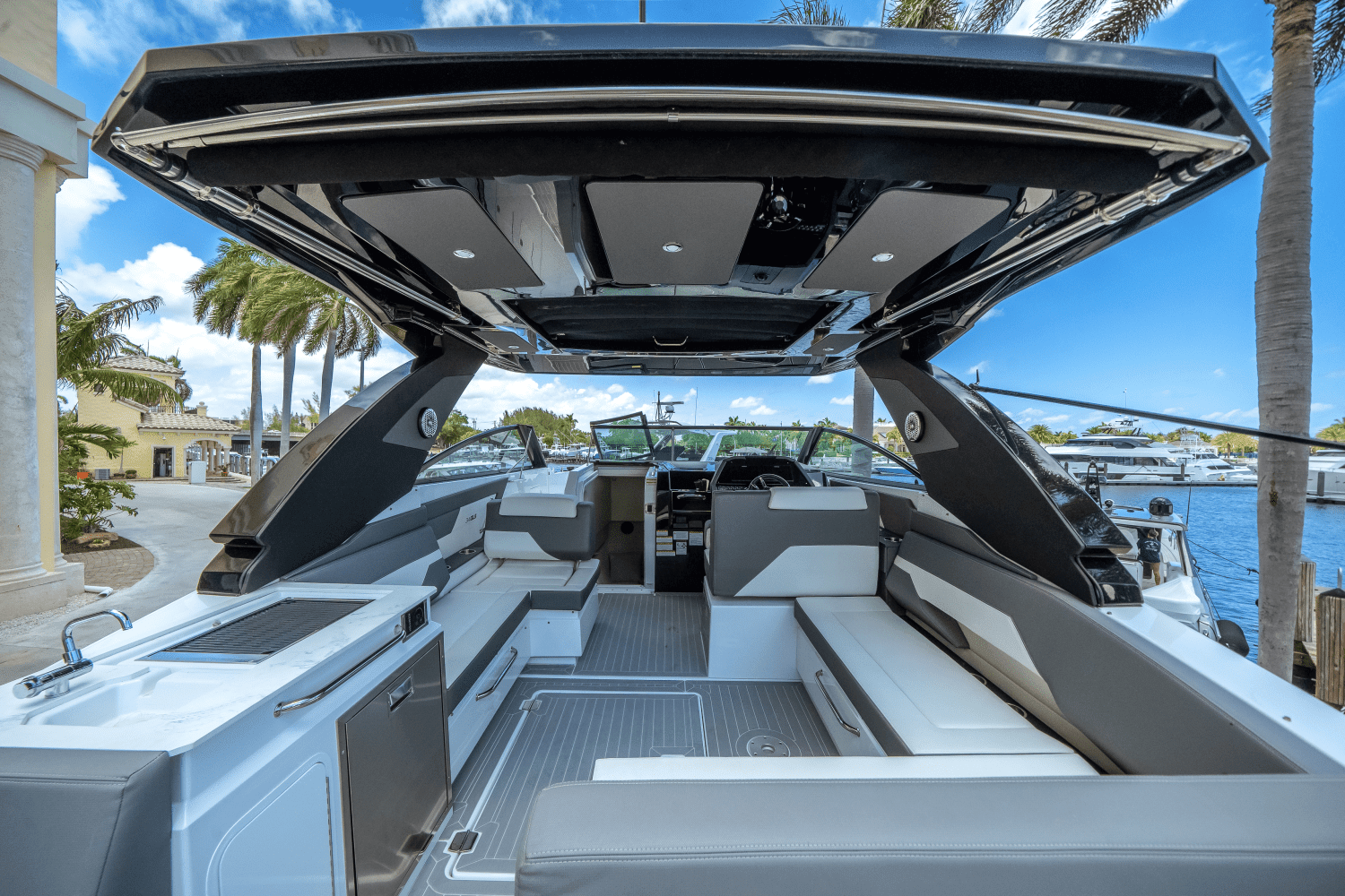 2023 Cruisers Yachts 34 GLS OUTBOARD Image Thumbnail #7