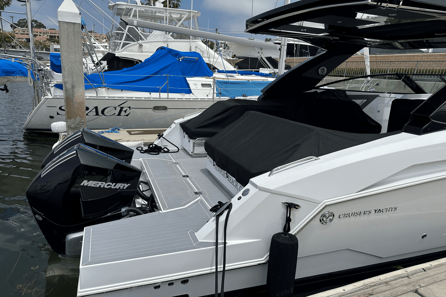 2023 Cruisers Yachts 34 GLS OUTBOARD Image Thumbnail #3