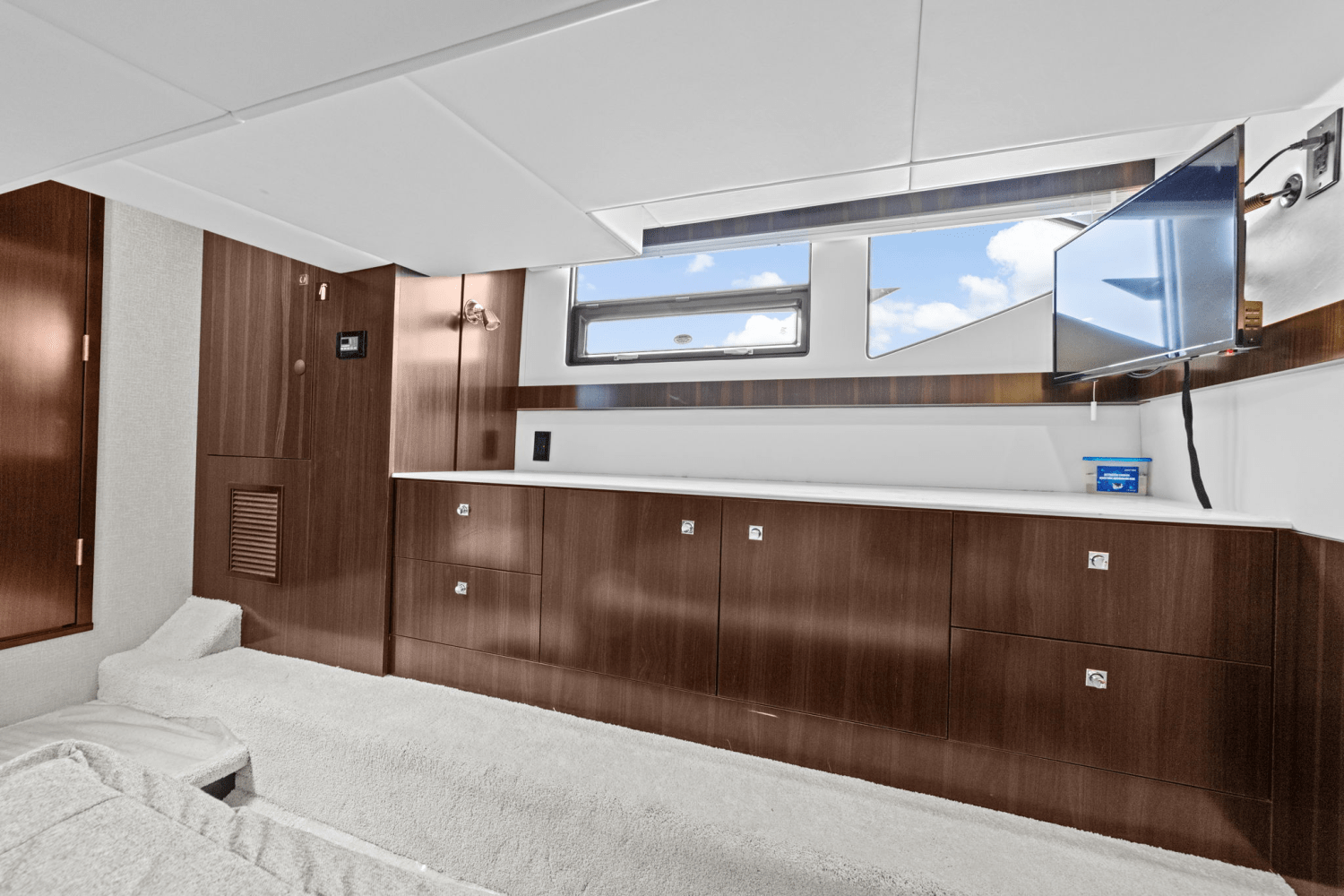 2022 Cruisers Yachts 42 CANTIUS Image Thumbnail #32