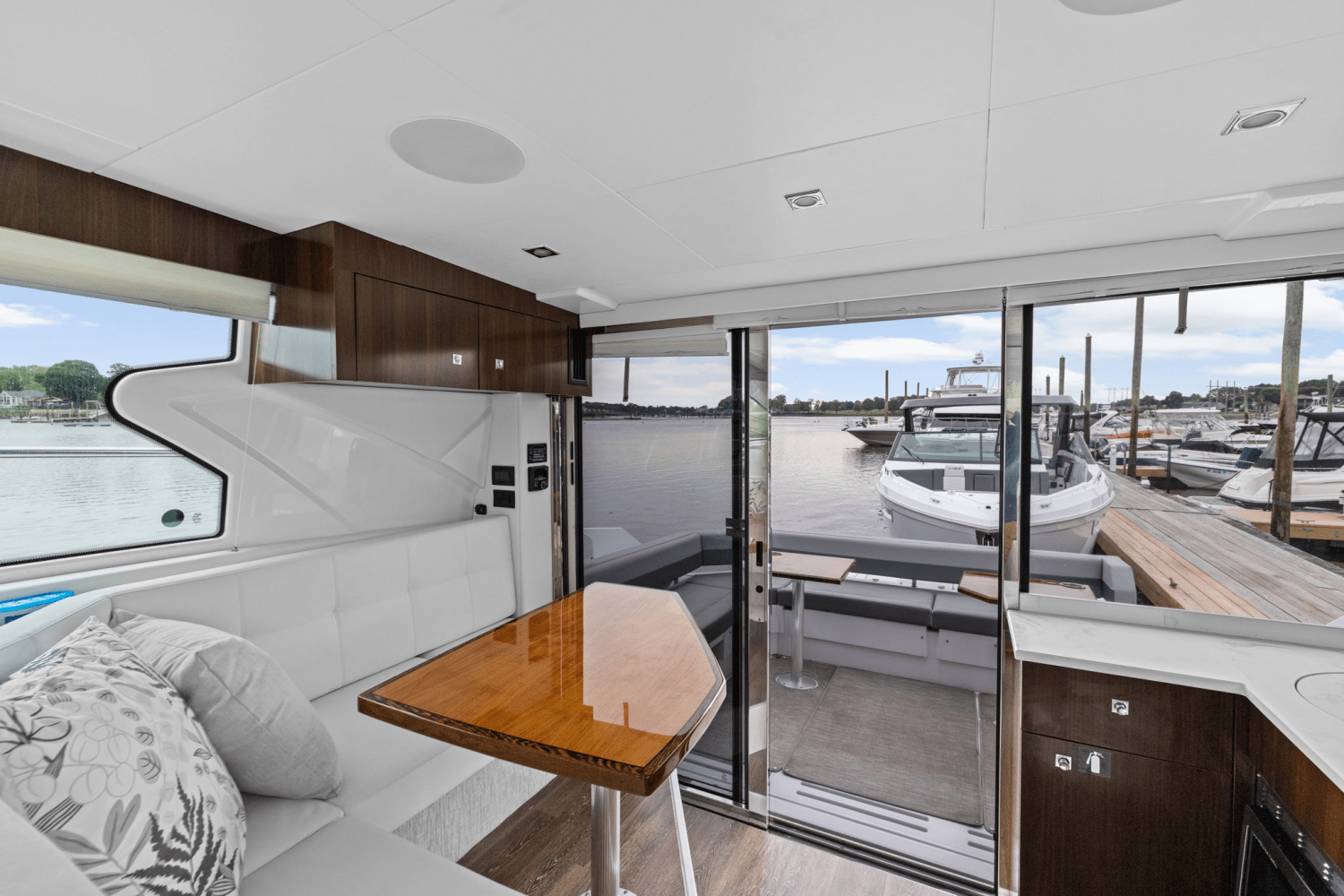 2022 Cruisers Yachts 42 CANTIUS Image Thumbnail #18