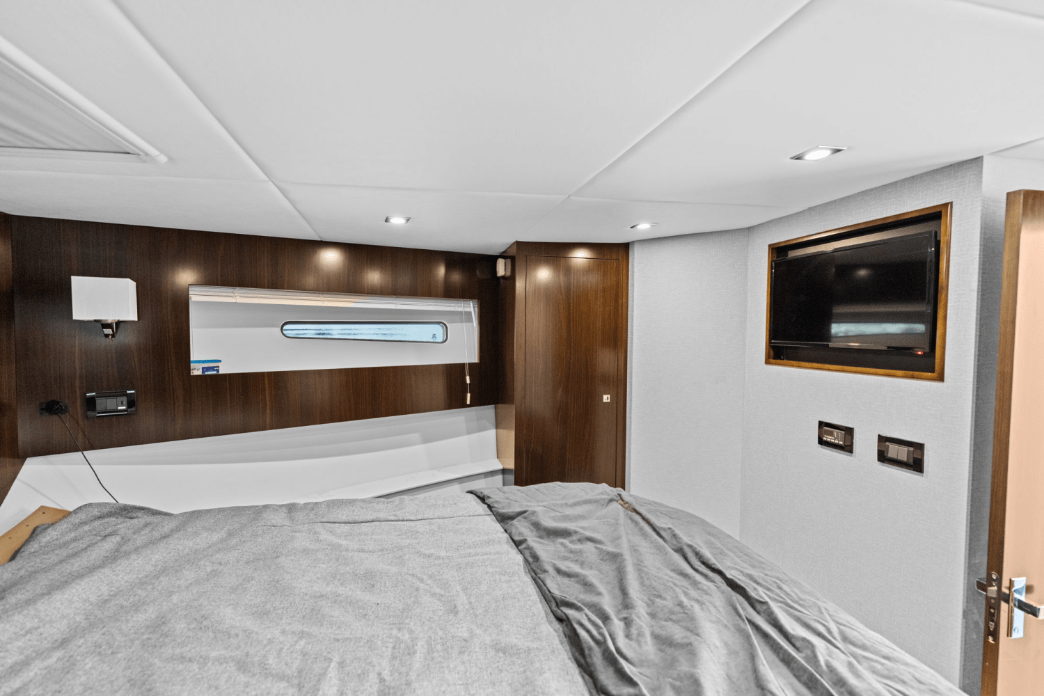 2022 Cruisers Yachts 42 CANTIUS Image Thumbnail #37