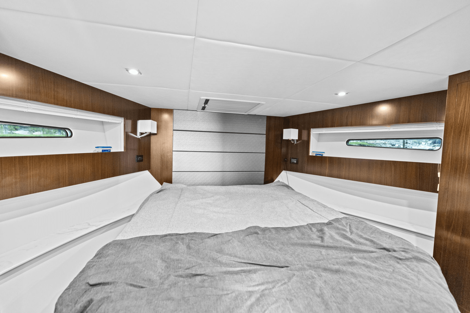 2022 Cruisers Yachts 42 CANTIUS Image Thumbnail #35