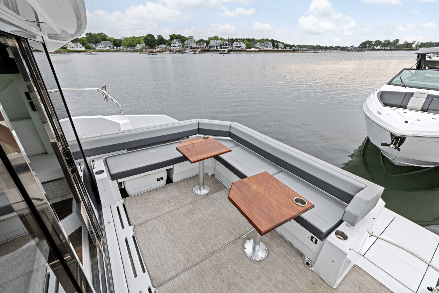 2022 Cruisers Yachts 42 CANTIUS Image Thumbnail #12