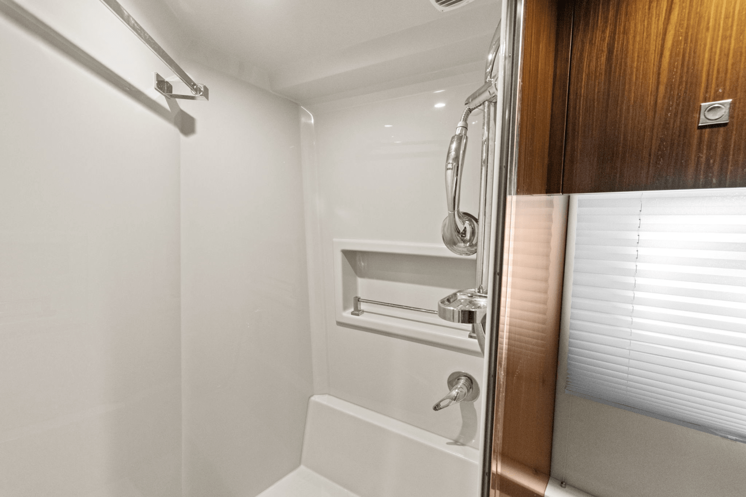 2022 Cruisers Yachts 42 CANTIUS Image Thumbnail #34