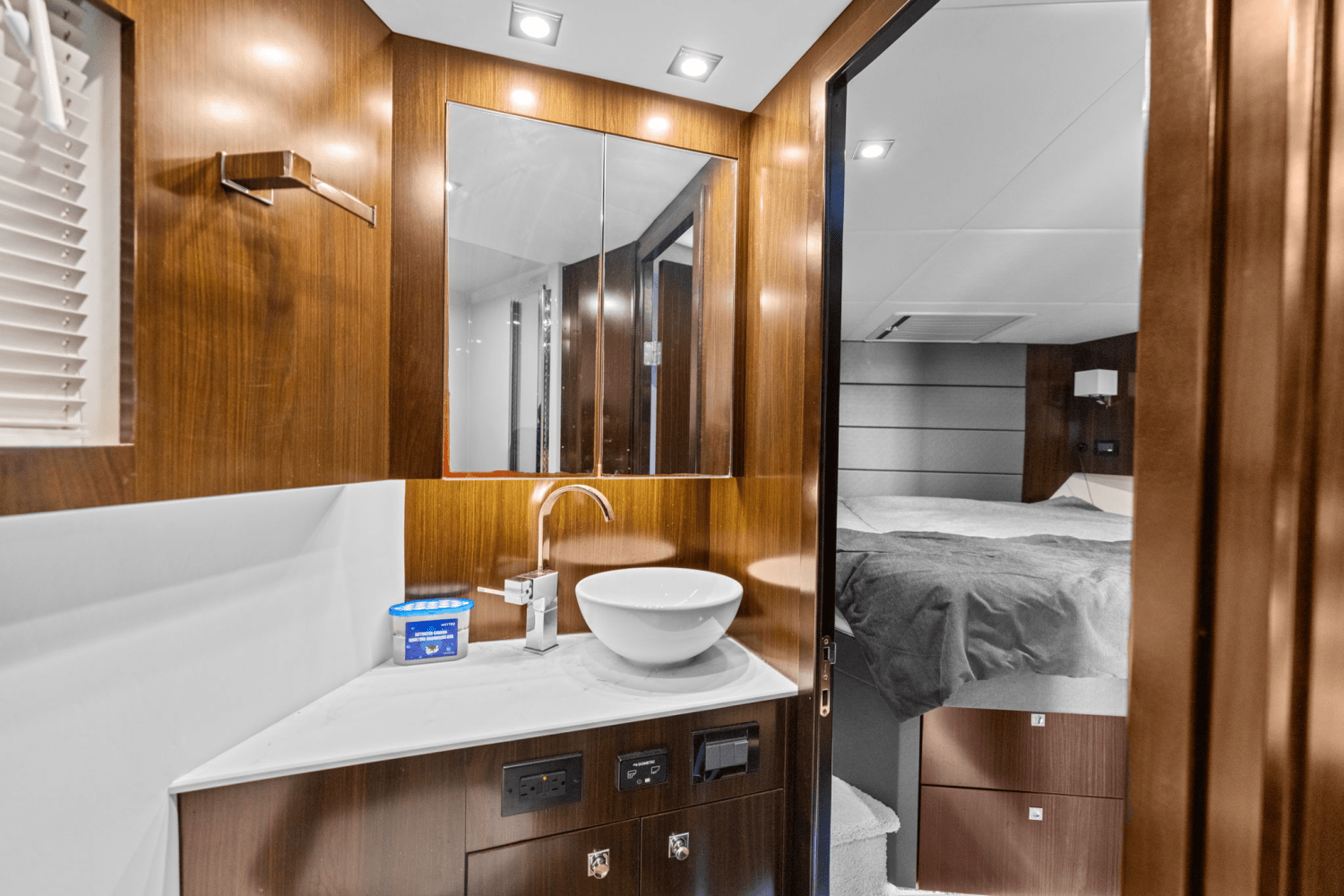 2022 Cruisers Yachts 42 CANTIUS Image Thumbnail #39