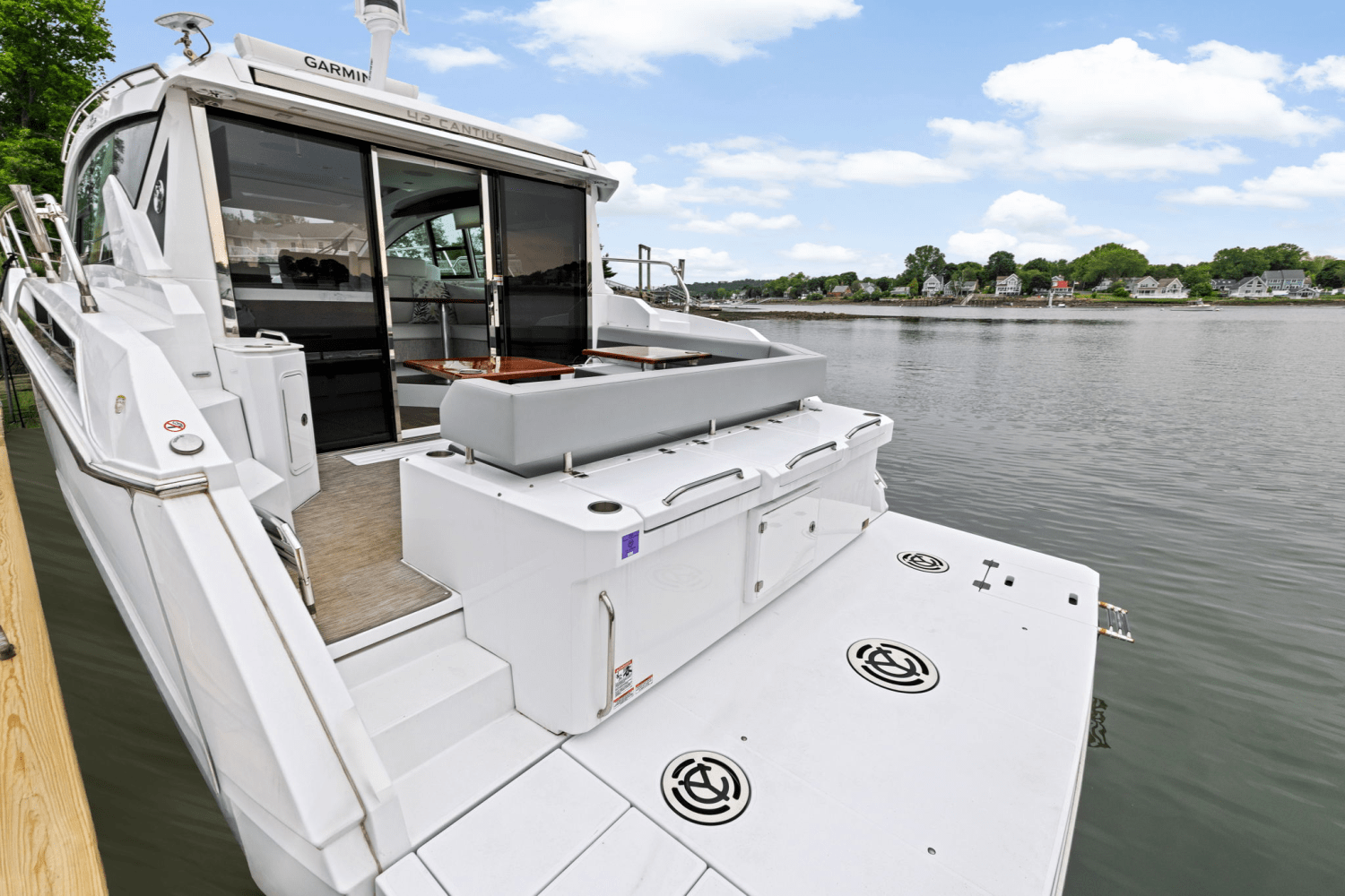 2022 Cruisers Yachts 42 CANTIUS Image Thumbnail #8