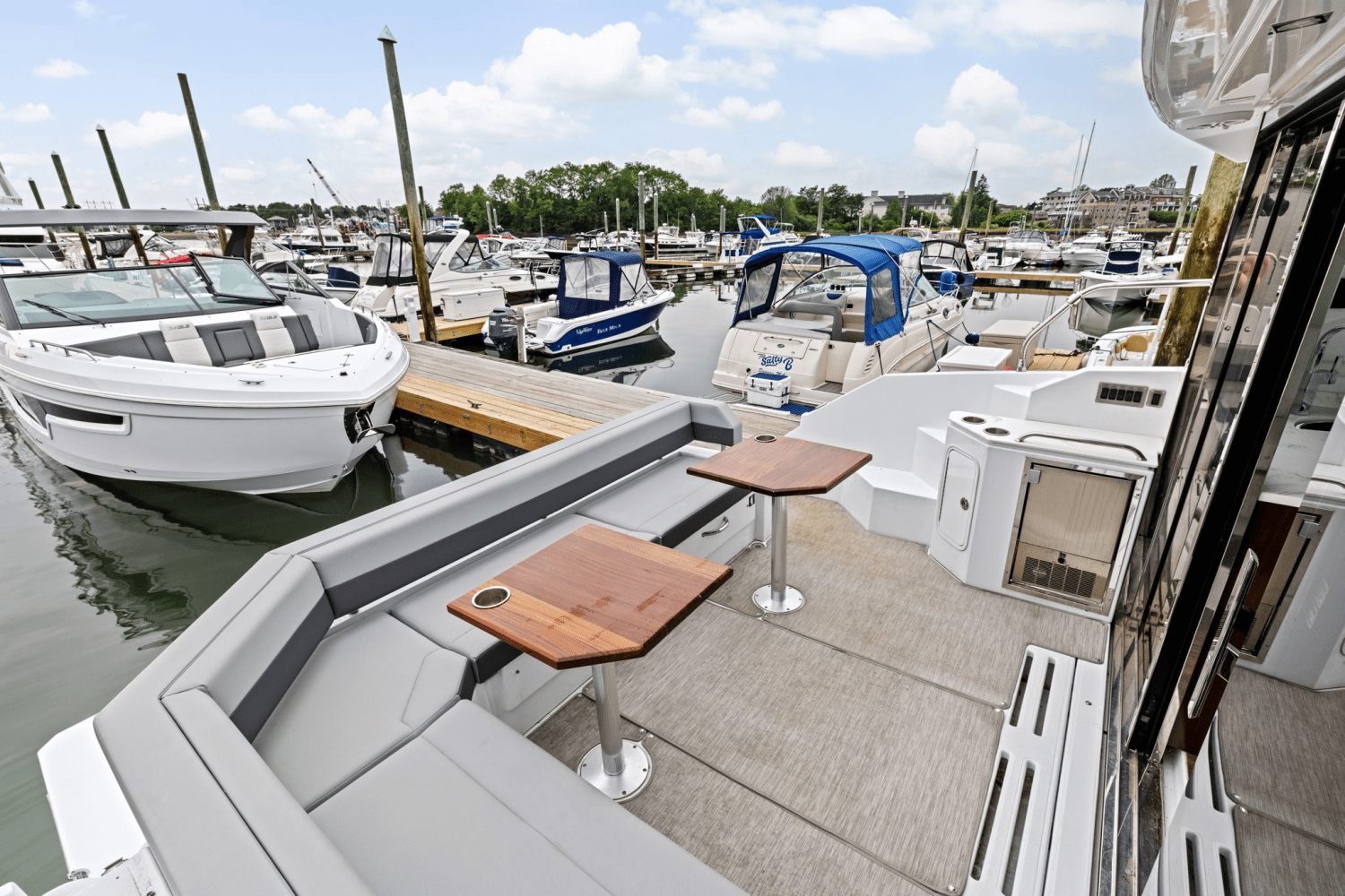 2022 Cruisers Yachts 42 CANTIUS Image Thumbnail #13