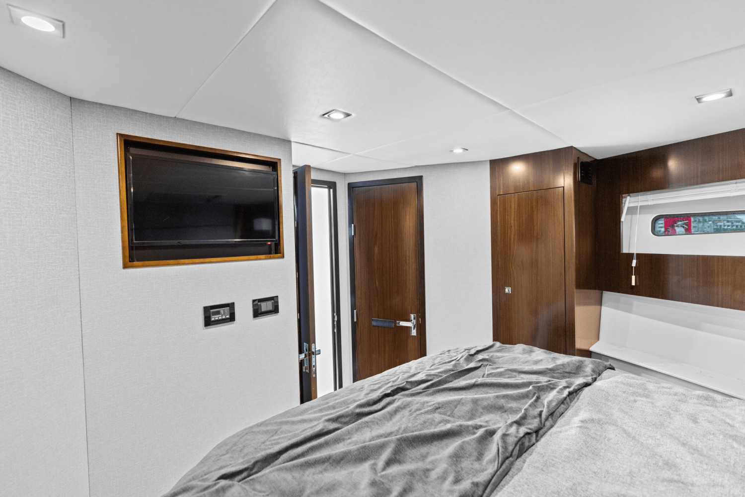 2022 Cruisers Yachts 42 CANTIUS Image Thumbnail #38