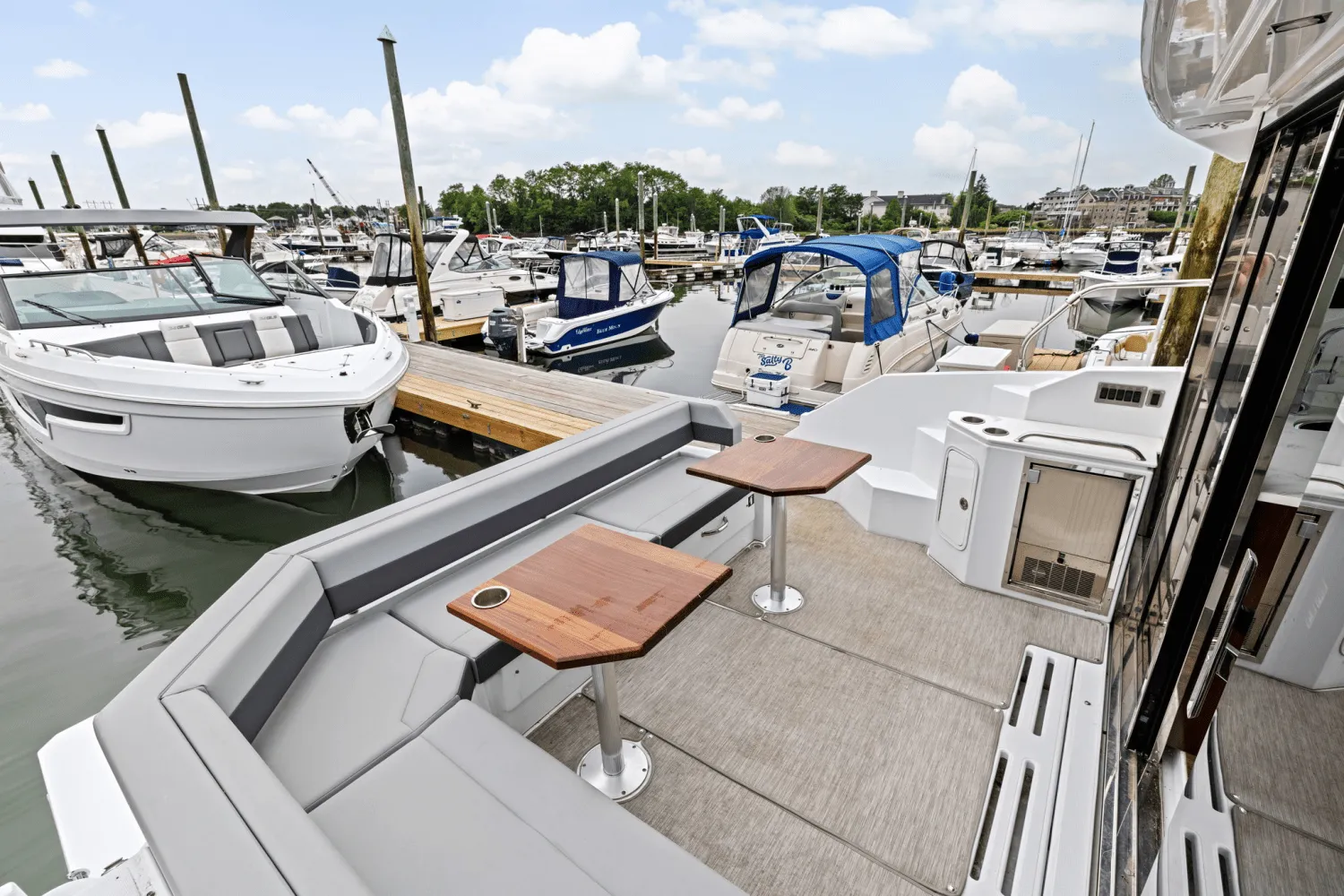 2022 Cruisers Yachts 42 CANTIUS Image Thumbnail #13