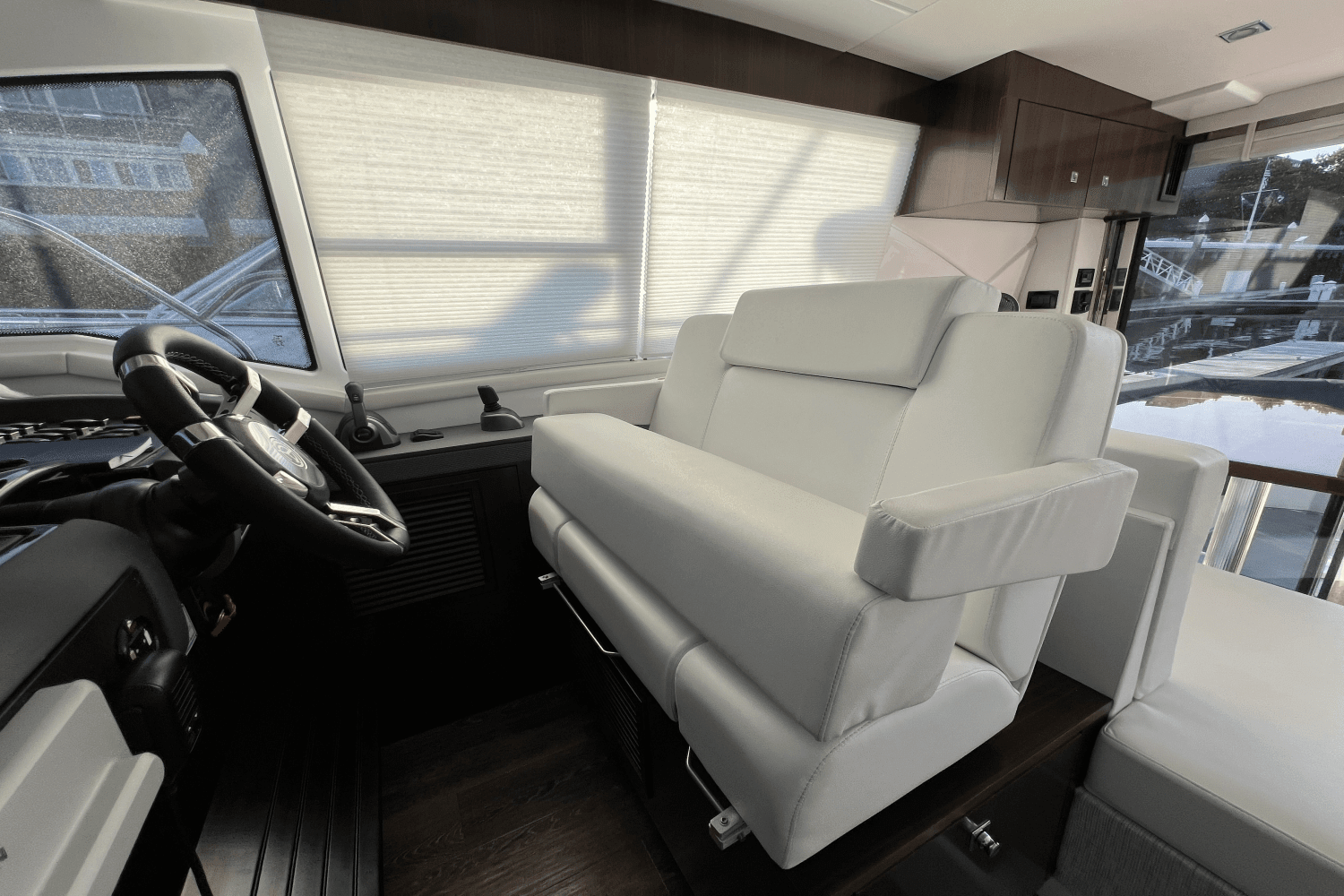 2022 Cruisers Yachts 42 CANTIUS Image Thumbnail #13