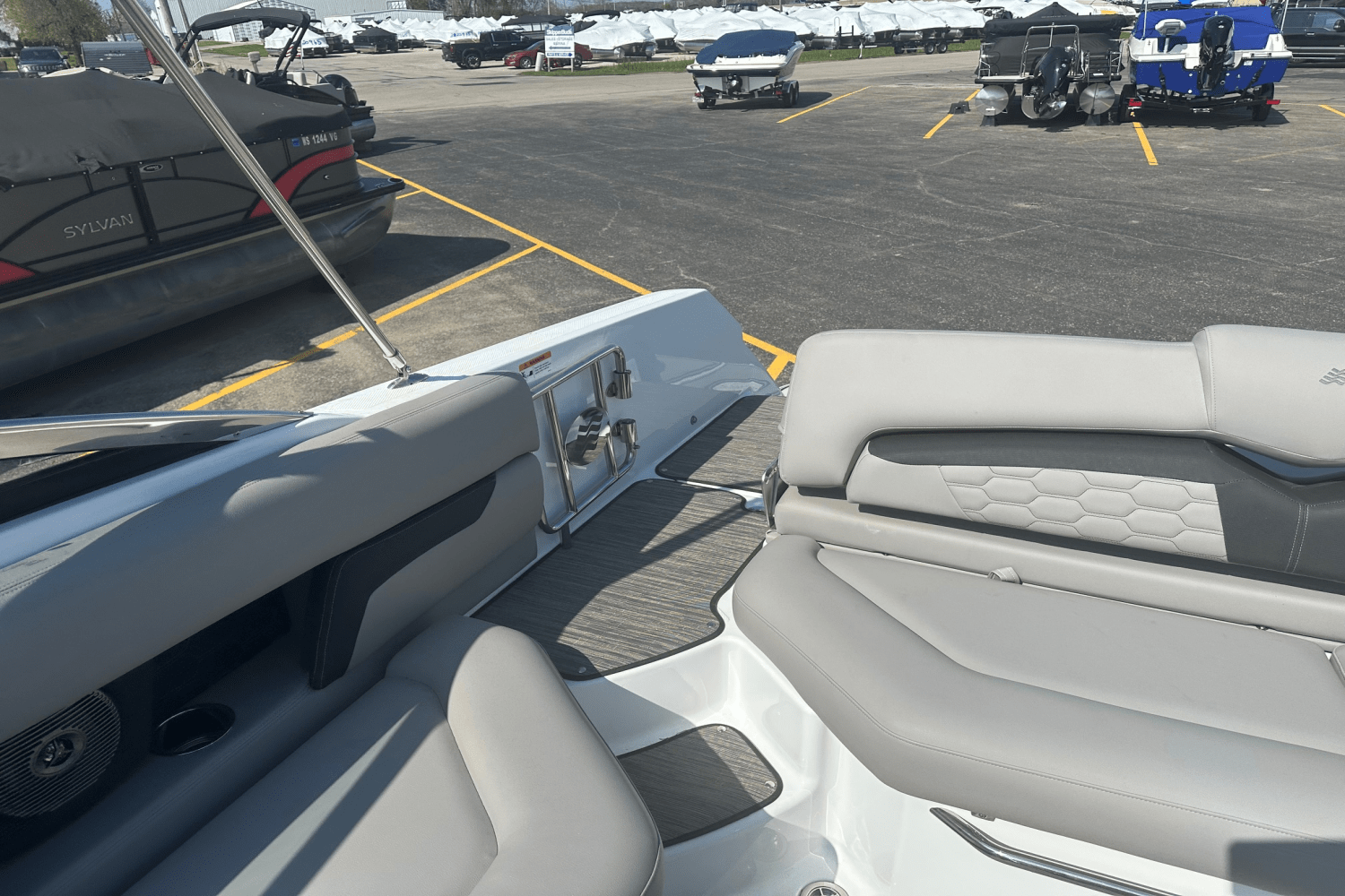 2025 Four Winns HD5 Image Thumbnail #24