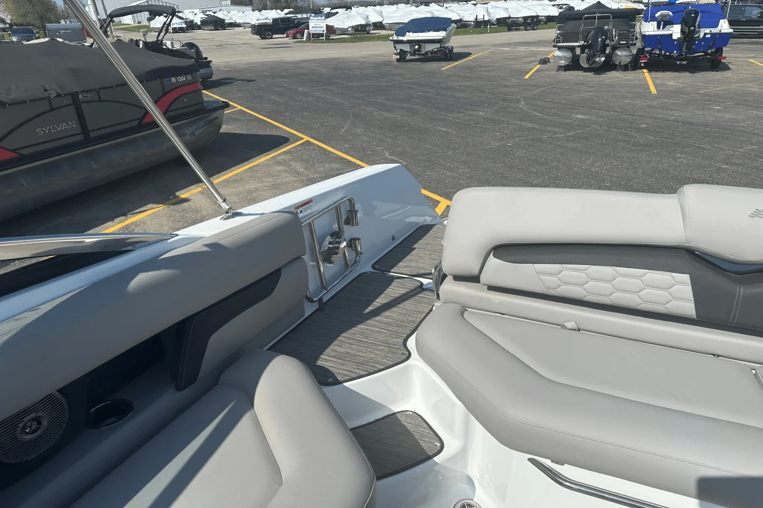 2025 Four Winns HD5 Image Thumbnail #24