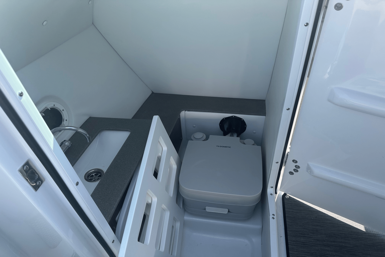 2025 Four Winns HD5 Image Thumbnail #15