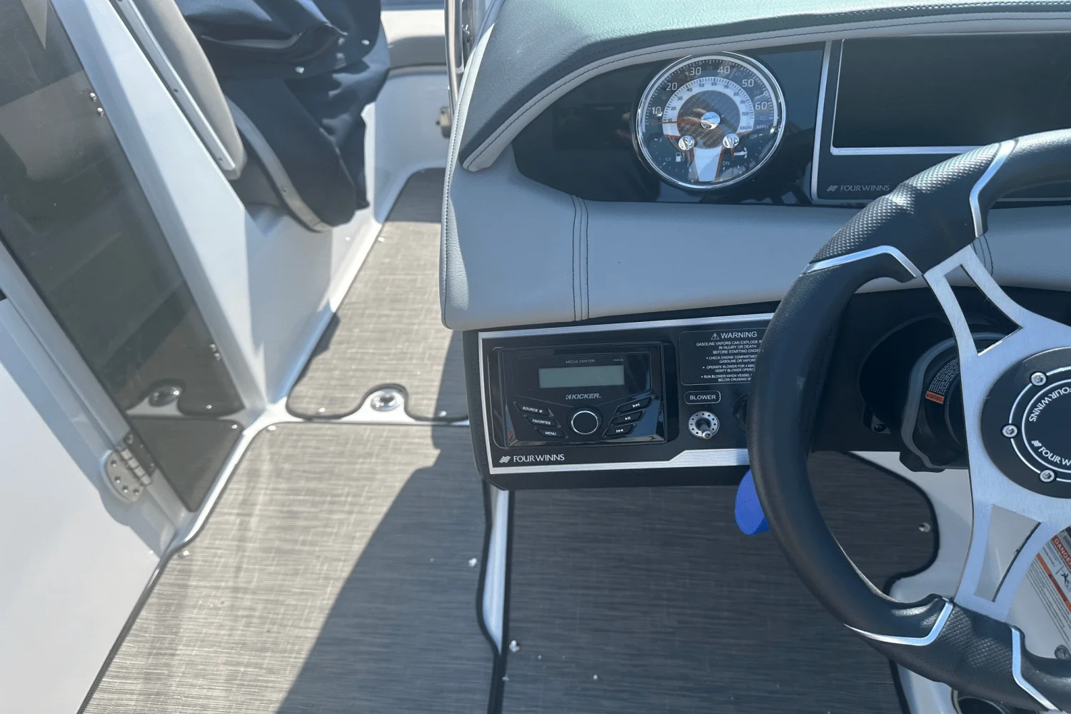 2025 Four Winns HD5 Image Thumbnail #17