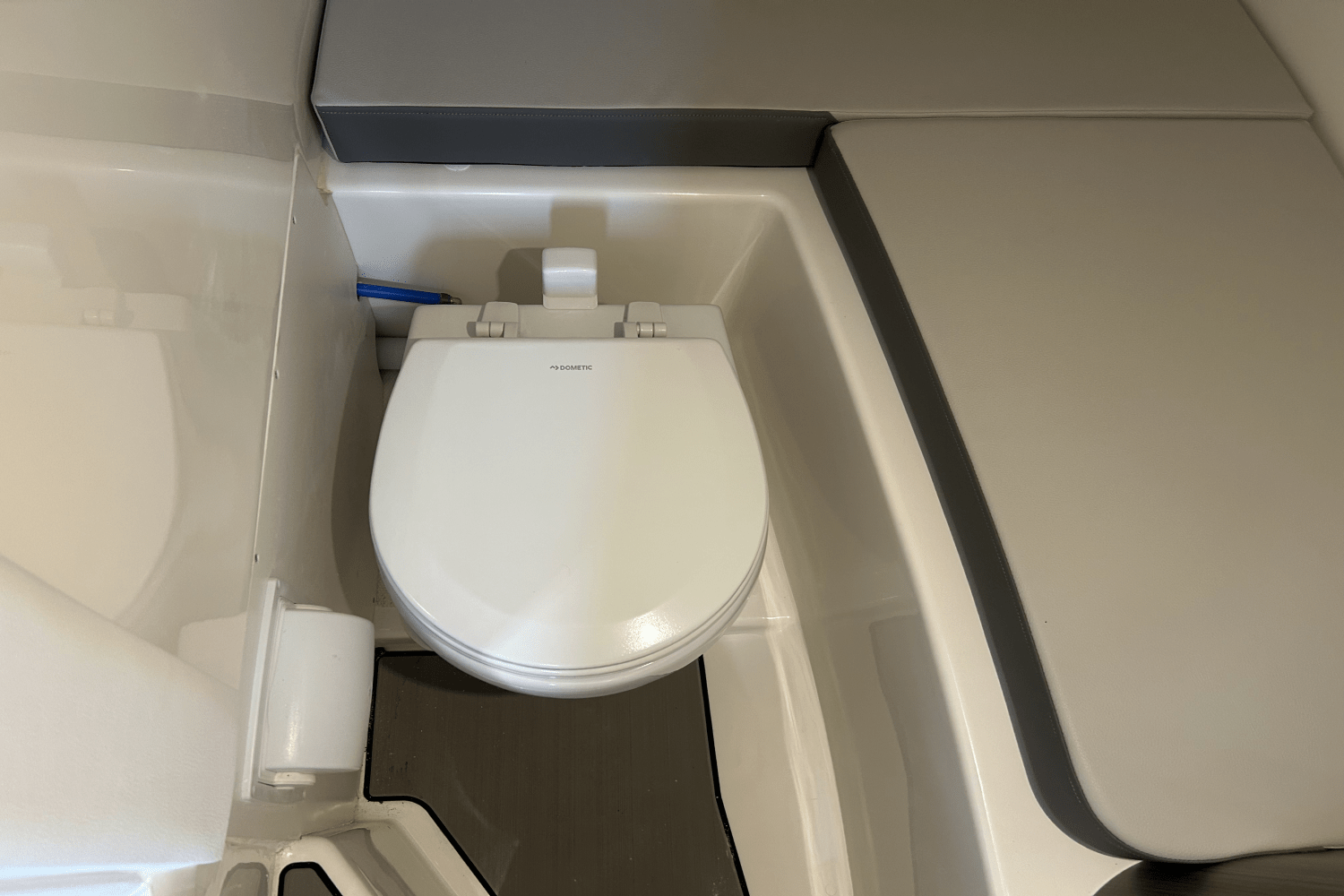2025 Sea Ray SDX 270 Outboard Image Thumbnail #19