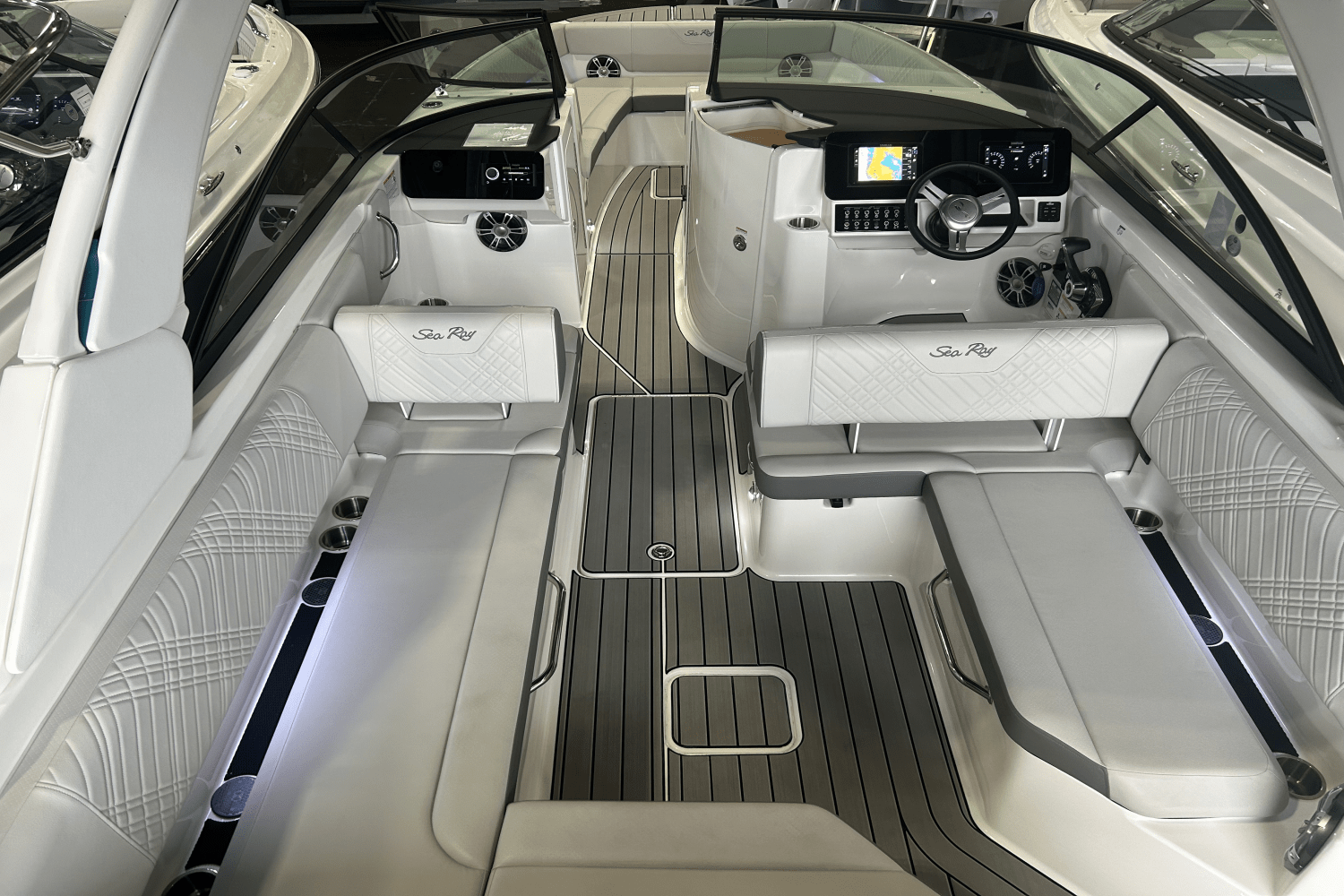 2025 Sea Ray SDX 270 Outboard Image Thumbnail #21