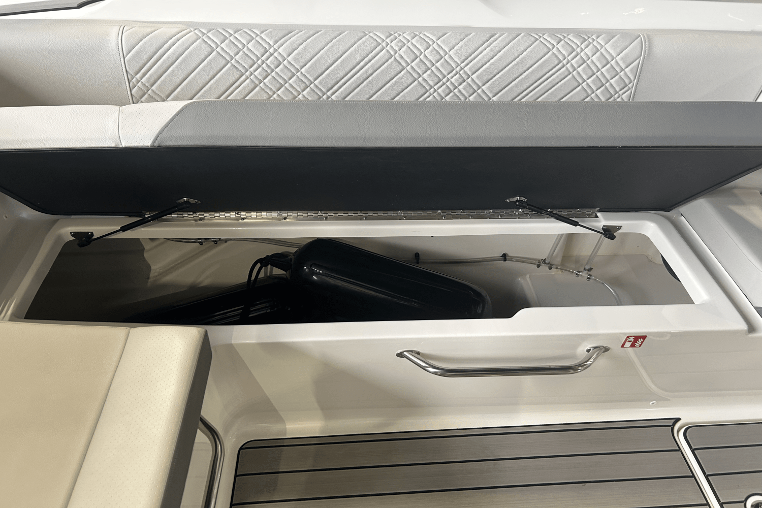2025 Sea Ray SDX 270 Outboard Image Thumbnail #18