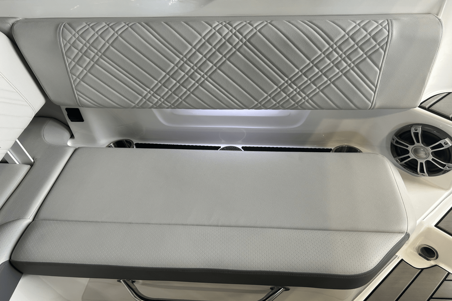 2025 Sea Ray SDX 270 Outboard Image Thumbnail #1