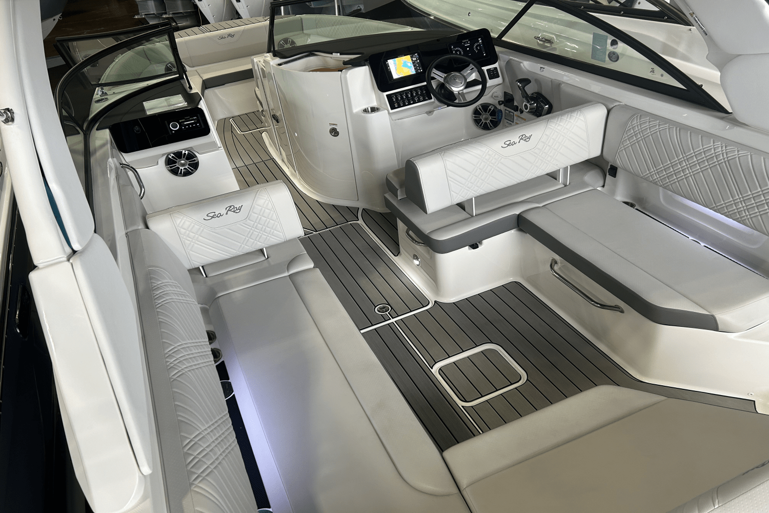 2025 Sea Ray SDX 270 Outboard Image Thumbnail #23