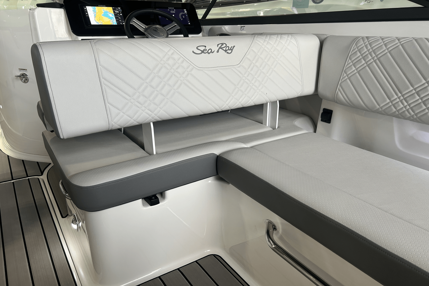 2025 Sea Ray SDX 270 Outboard Image Thumbnail #2