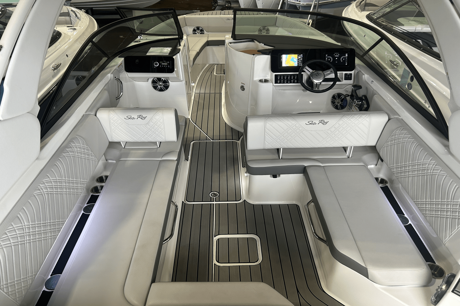 2025 Sea Ray SDX 270 Outboard Image Thumbnail #16