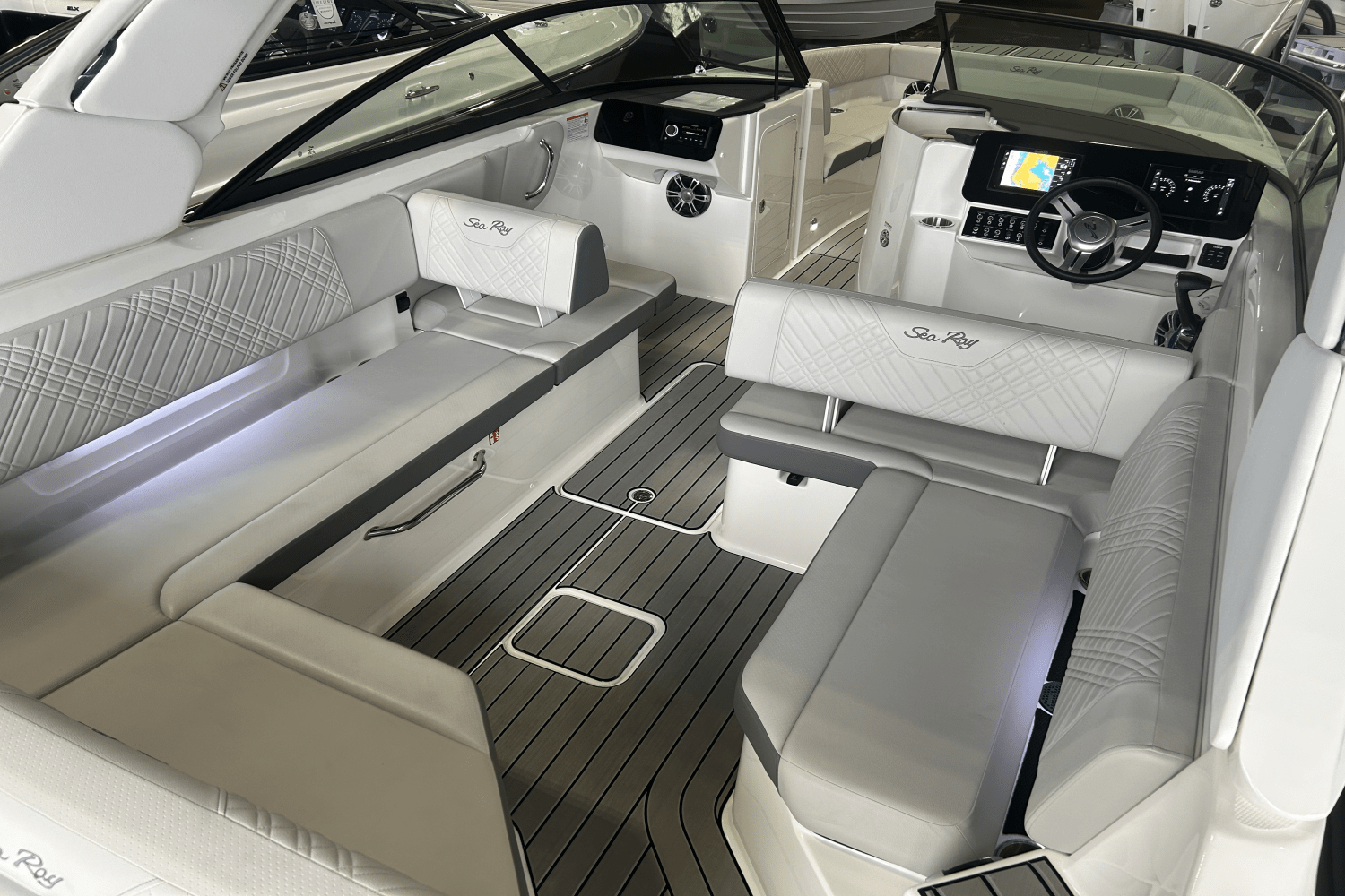 2025 Sea Ray SDX 270 Outboard Image Thumbnail #24