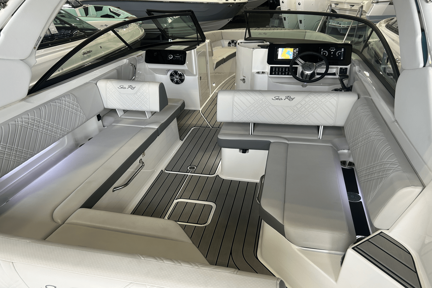 2025 Sea Ray SDX 270 Outboard Image Thumbnail #7