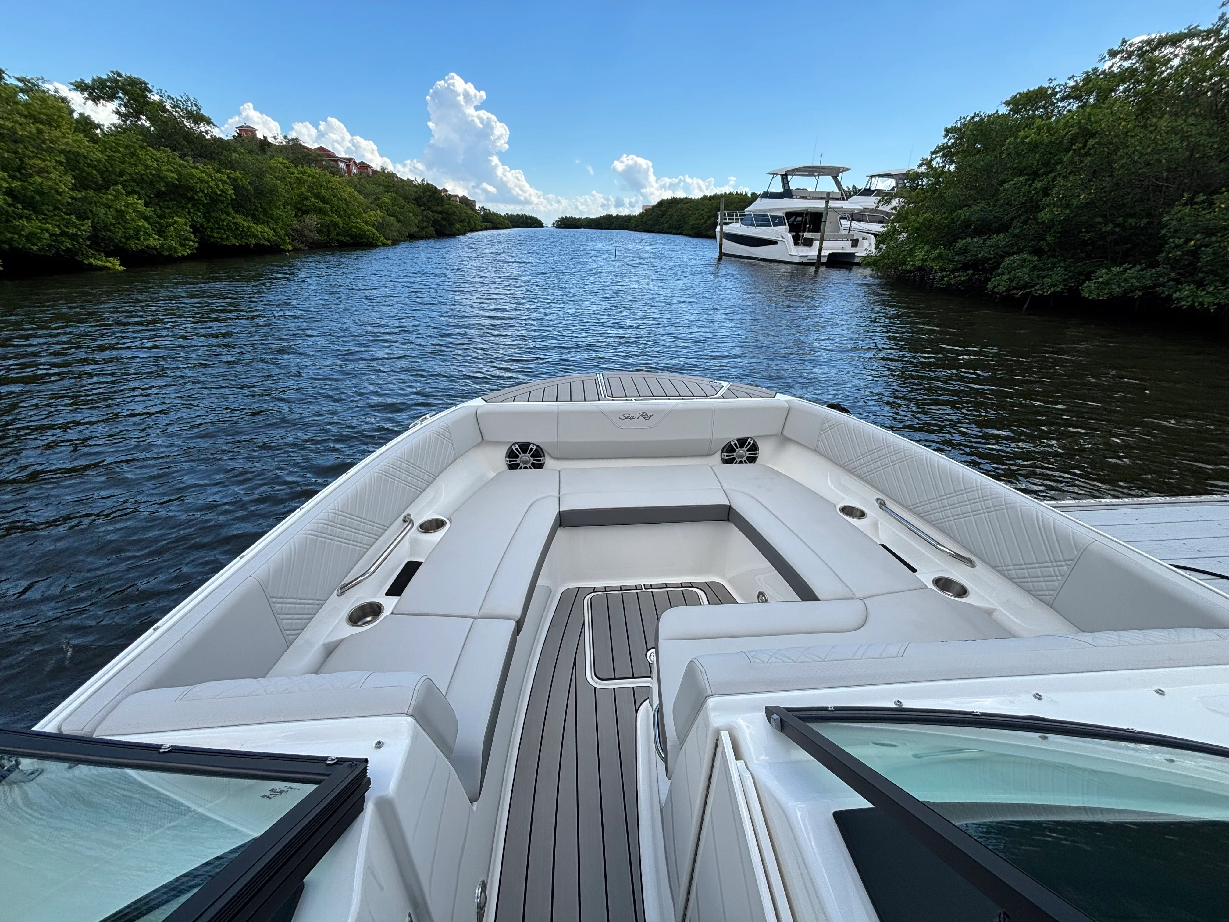 2025 Sea Ray SDX 270 Outboard Image Thumbnail #20