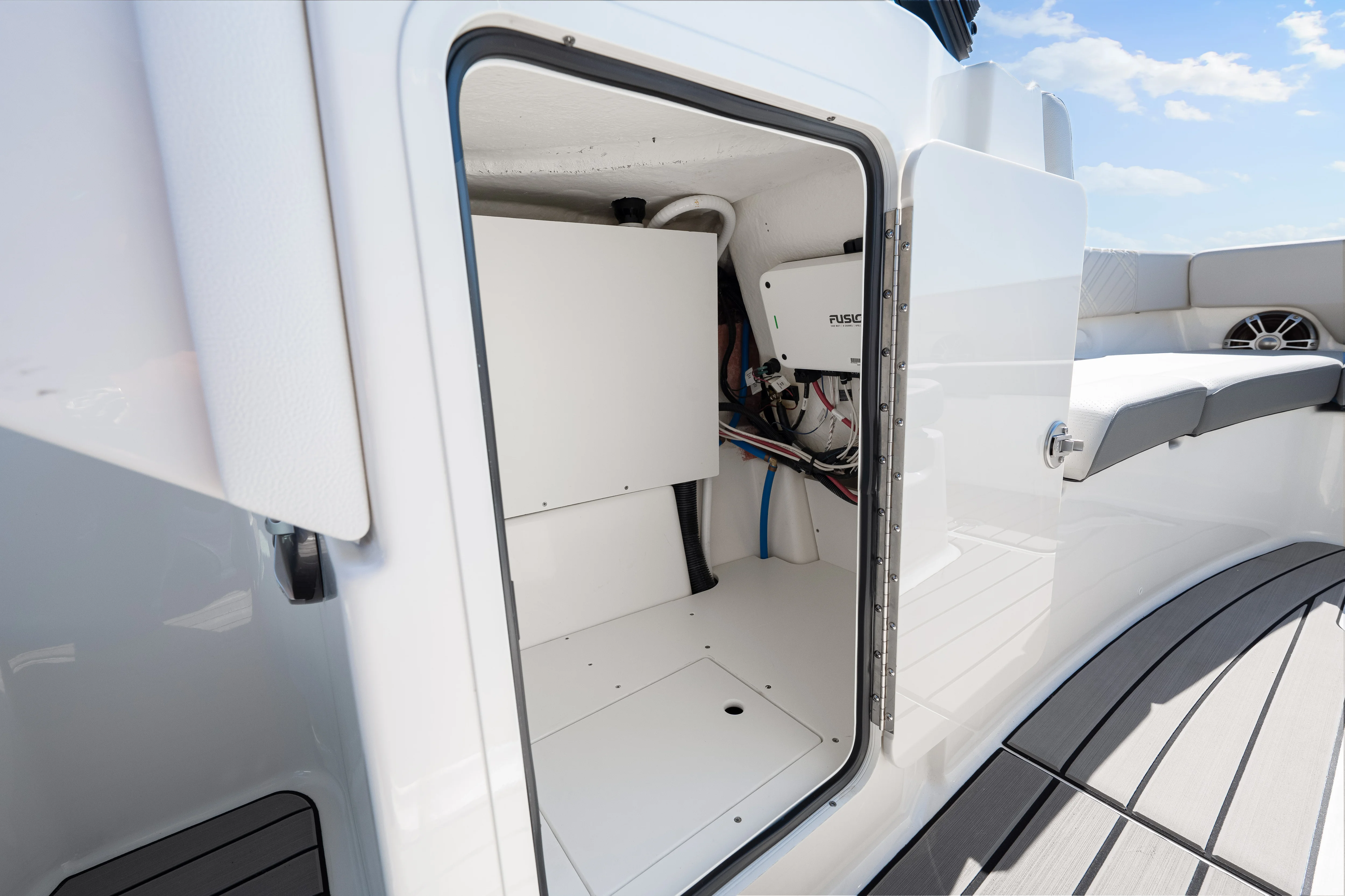 2025 Sea Ray SDX 270 Outboard Image Thumbnail #46