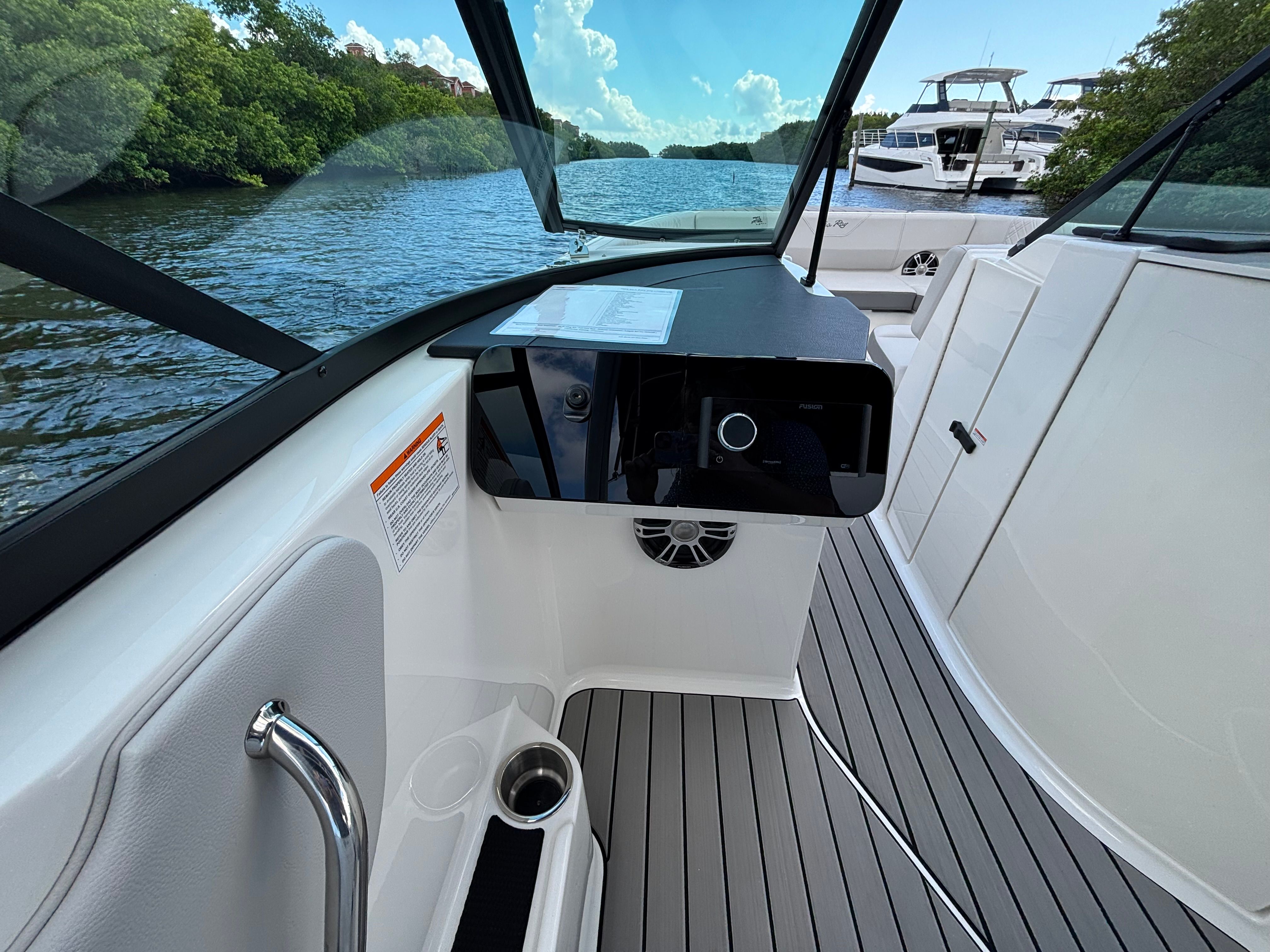 2025 Sea Ray SDX 270 Outboard Image Thumbnail #15