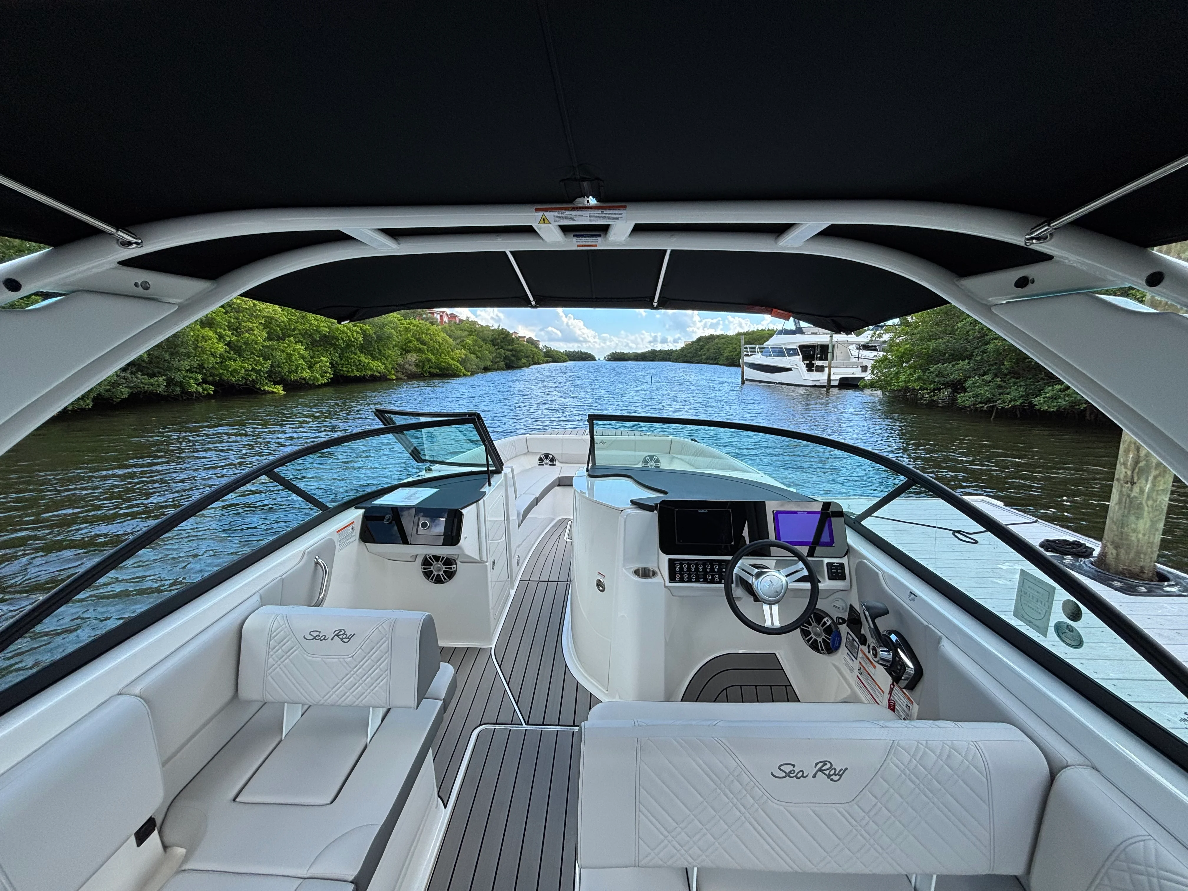 2025 Sea Ray SDX 270 Outboard Image Thumbnail #11