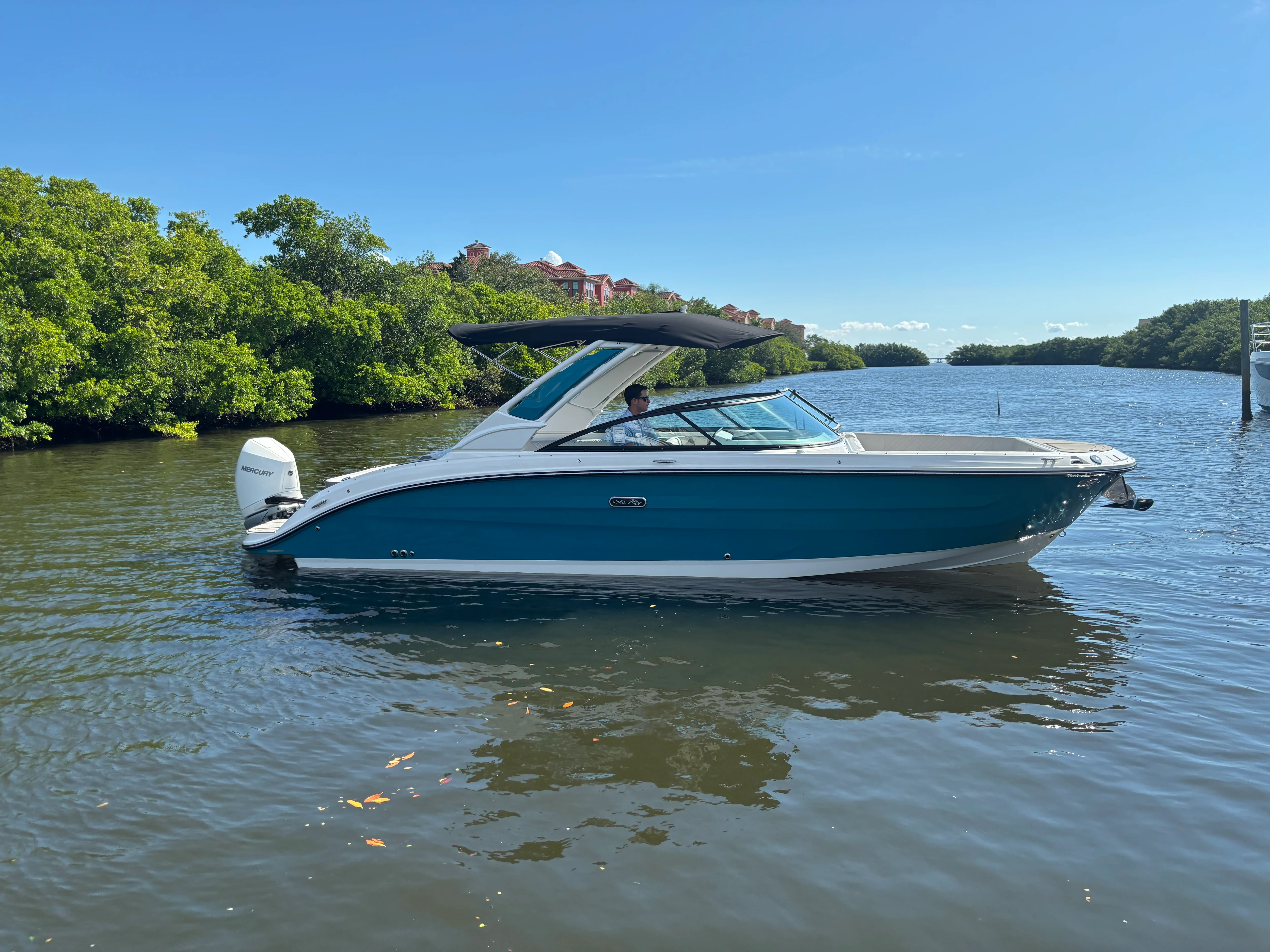 2025 Sea Ray SDX 270 Outboard Image Thumbnail #1