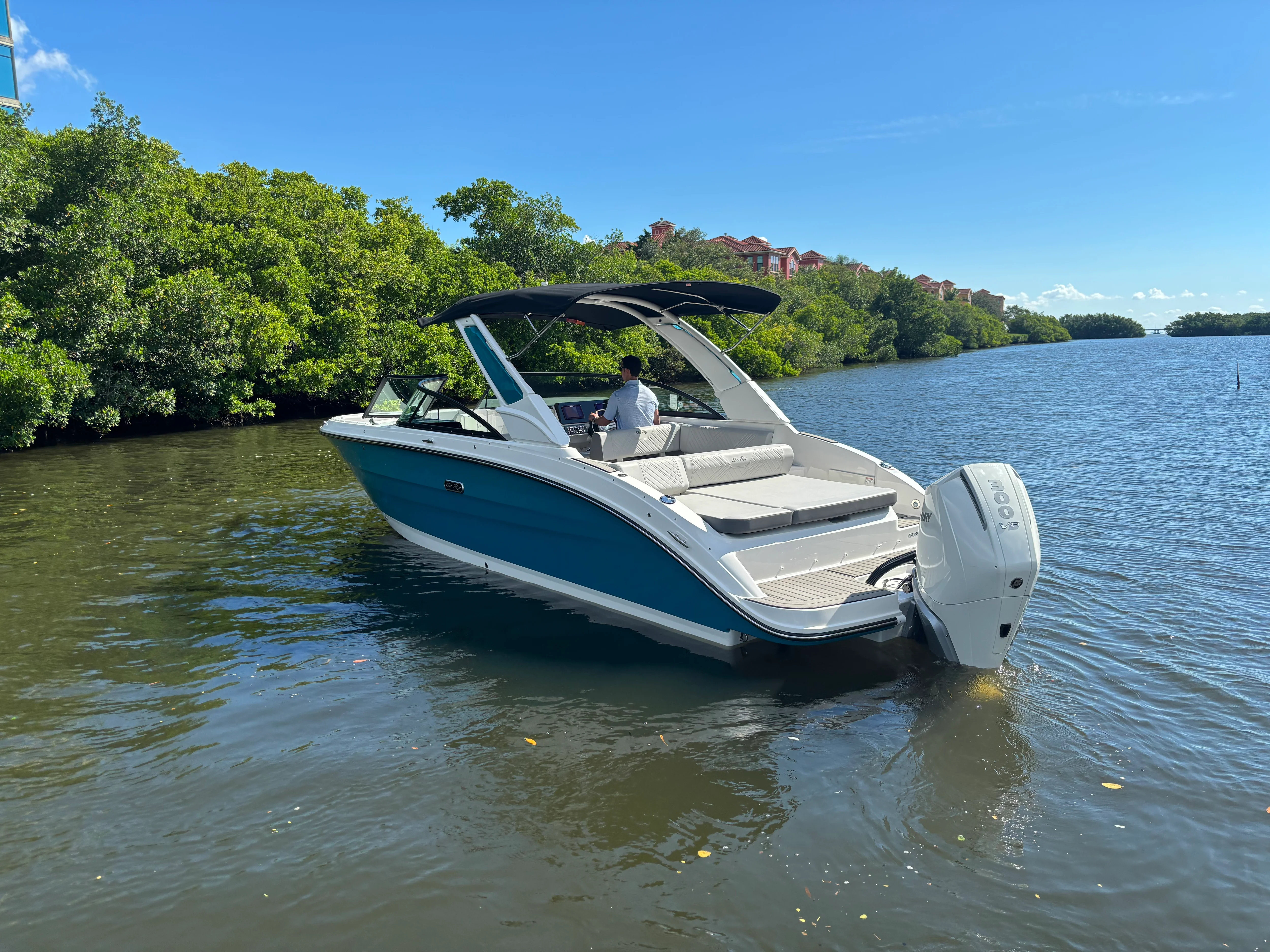 2025 Sea Ray SDX 270 Outboard Image Thumbnail #4