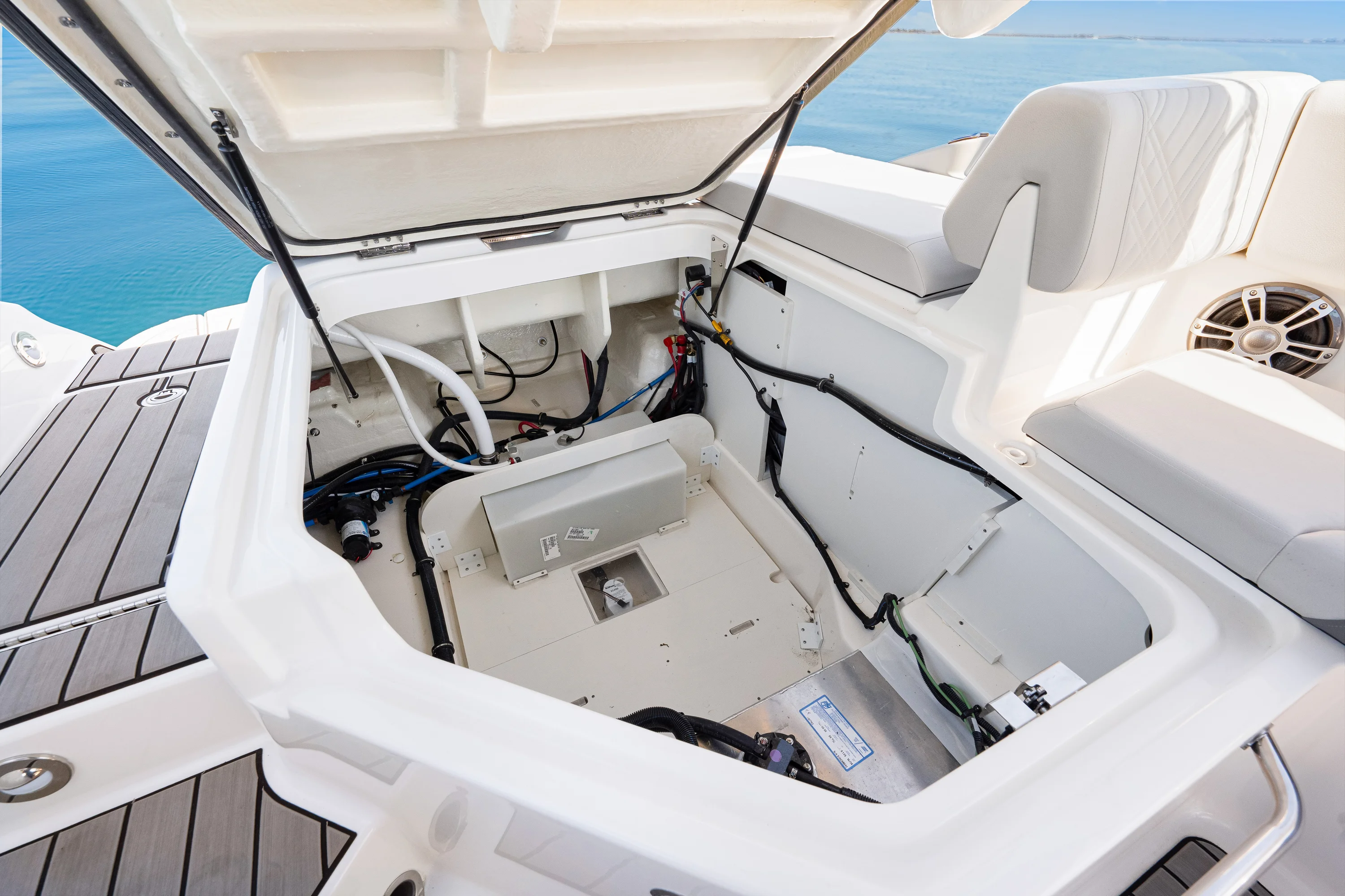 2025 Sea Ray SDX 270 Outboard Image Thumbnail #44