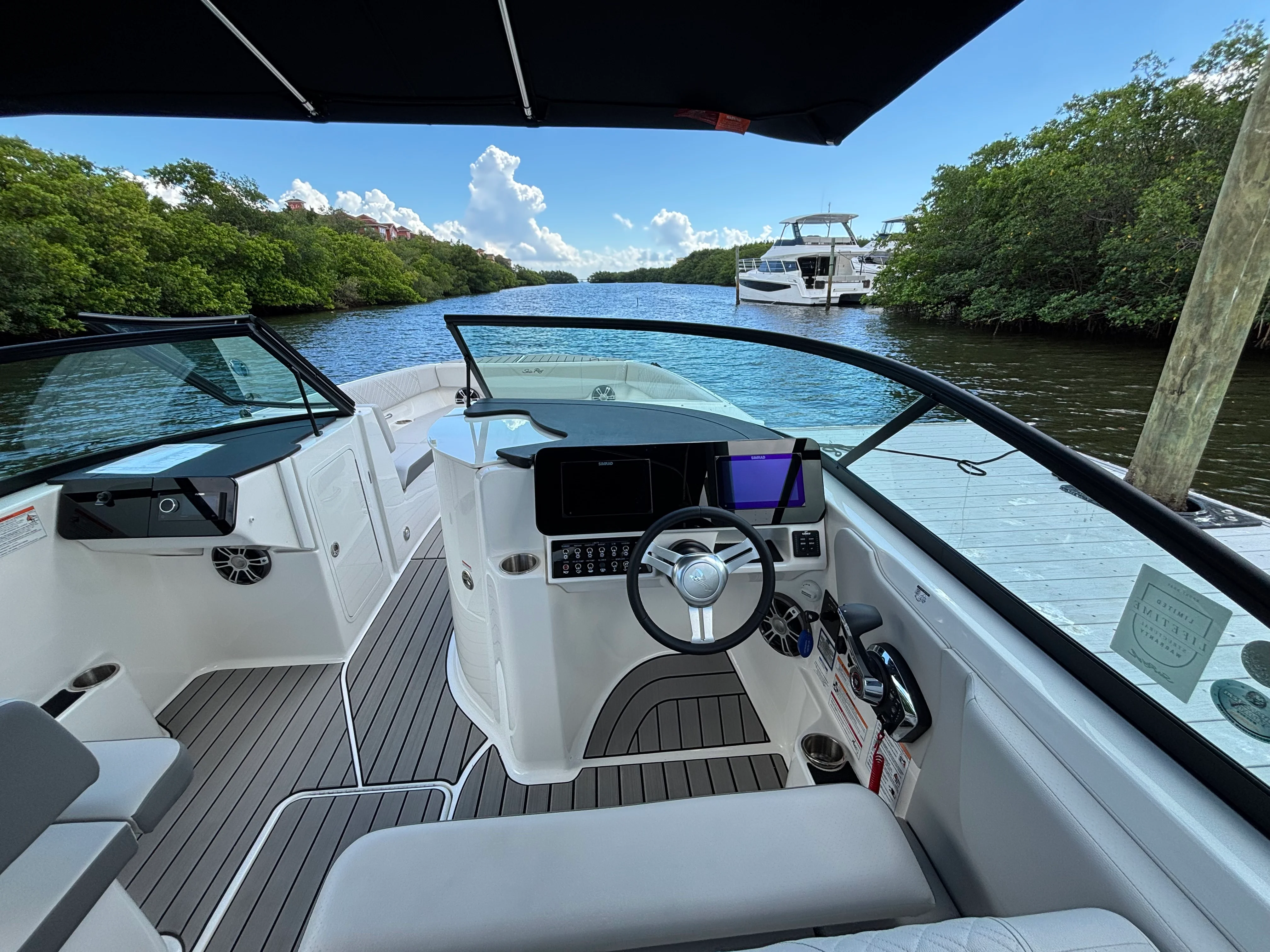 2025 Sea Ray SDX 270 Outboard Image Thumbnail #12