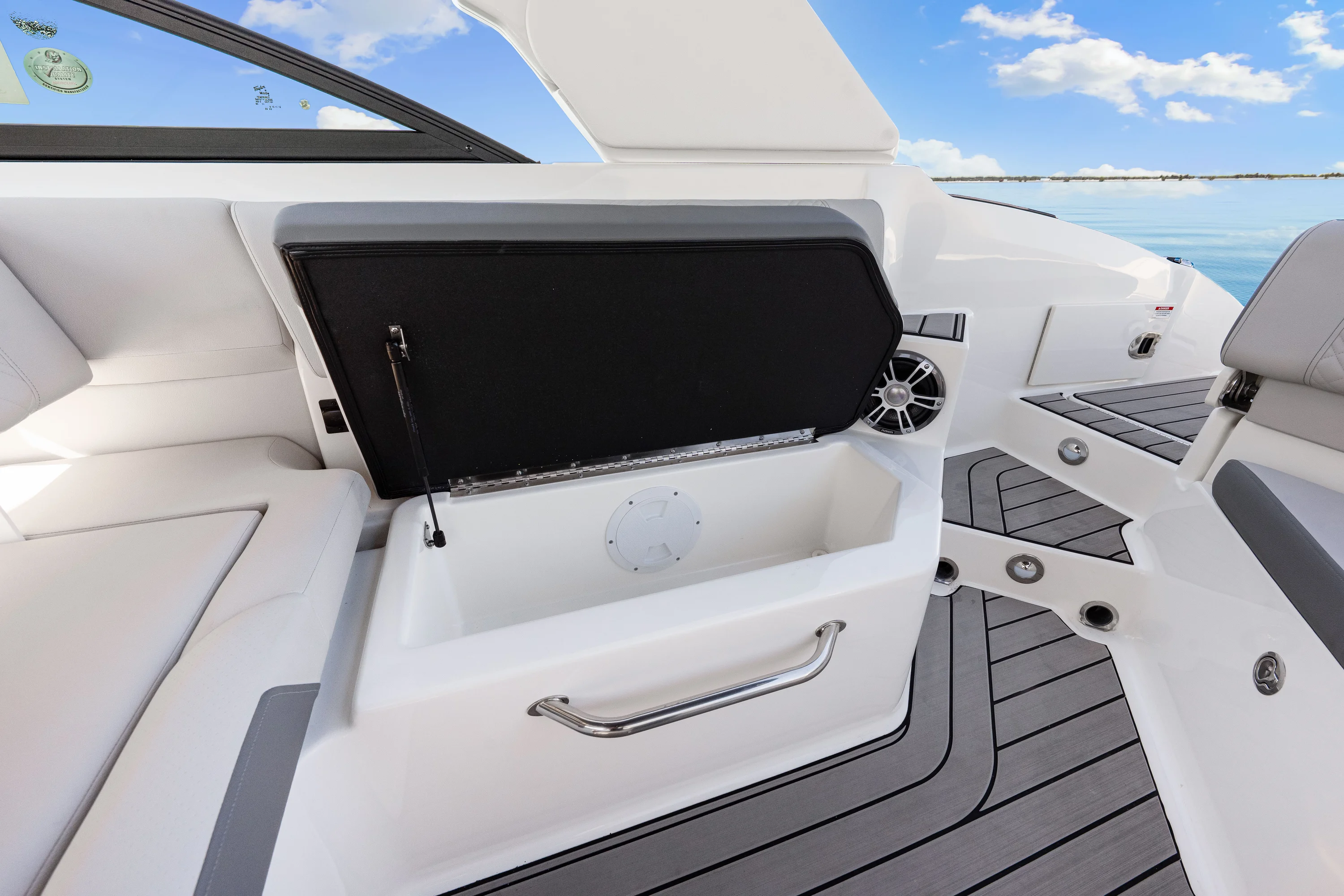 2025 Sea Ray SDX 270 Outboard Image Thumbnail #42