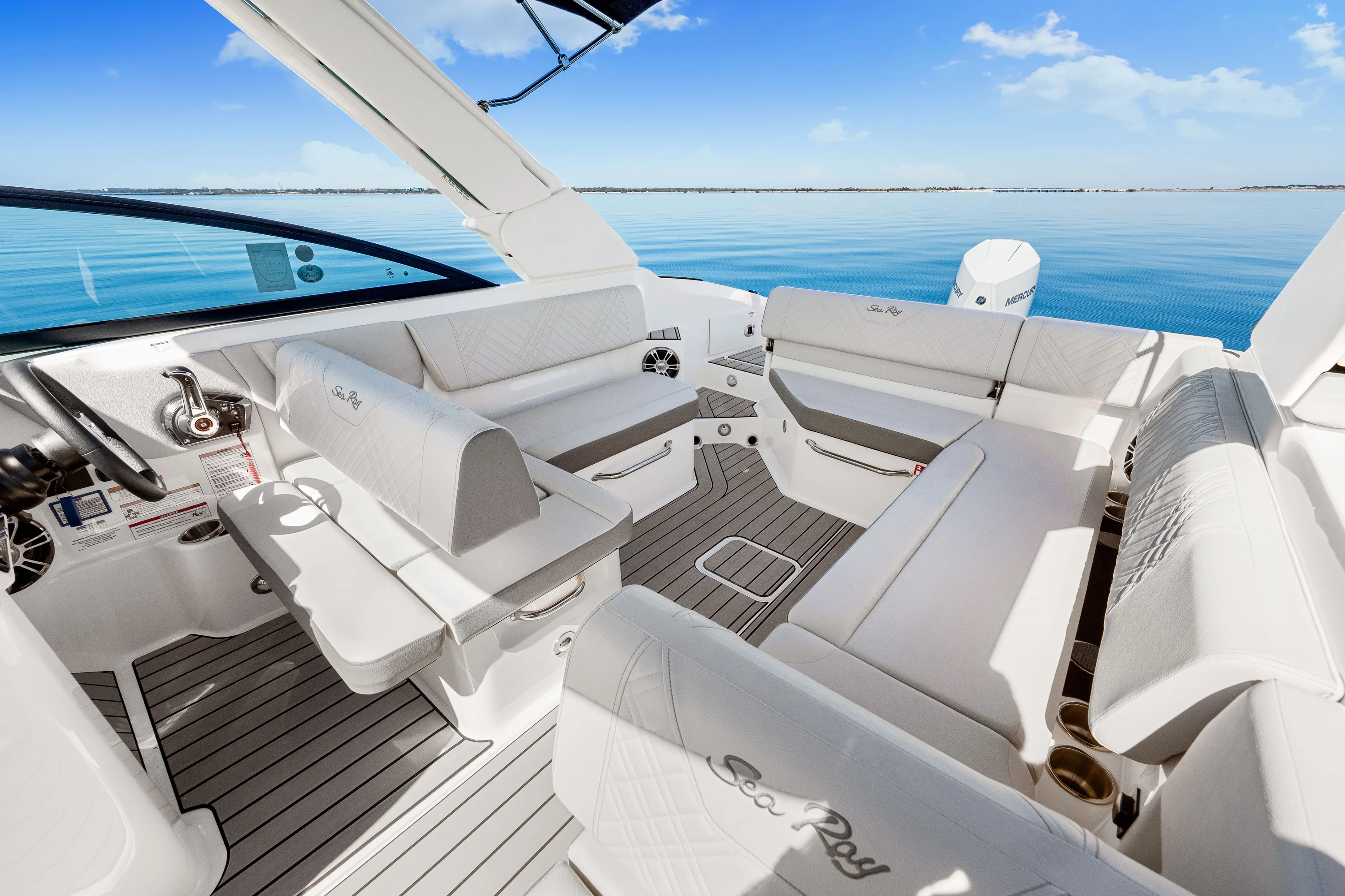 2025 Sea Ray SDX 270 Outboard Image Thumbnail #34